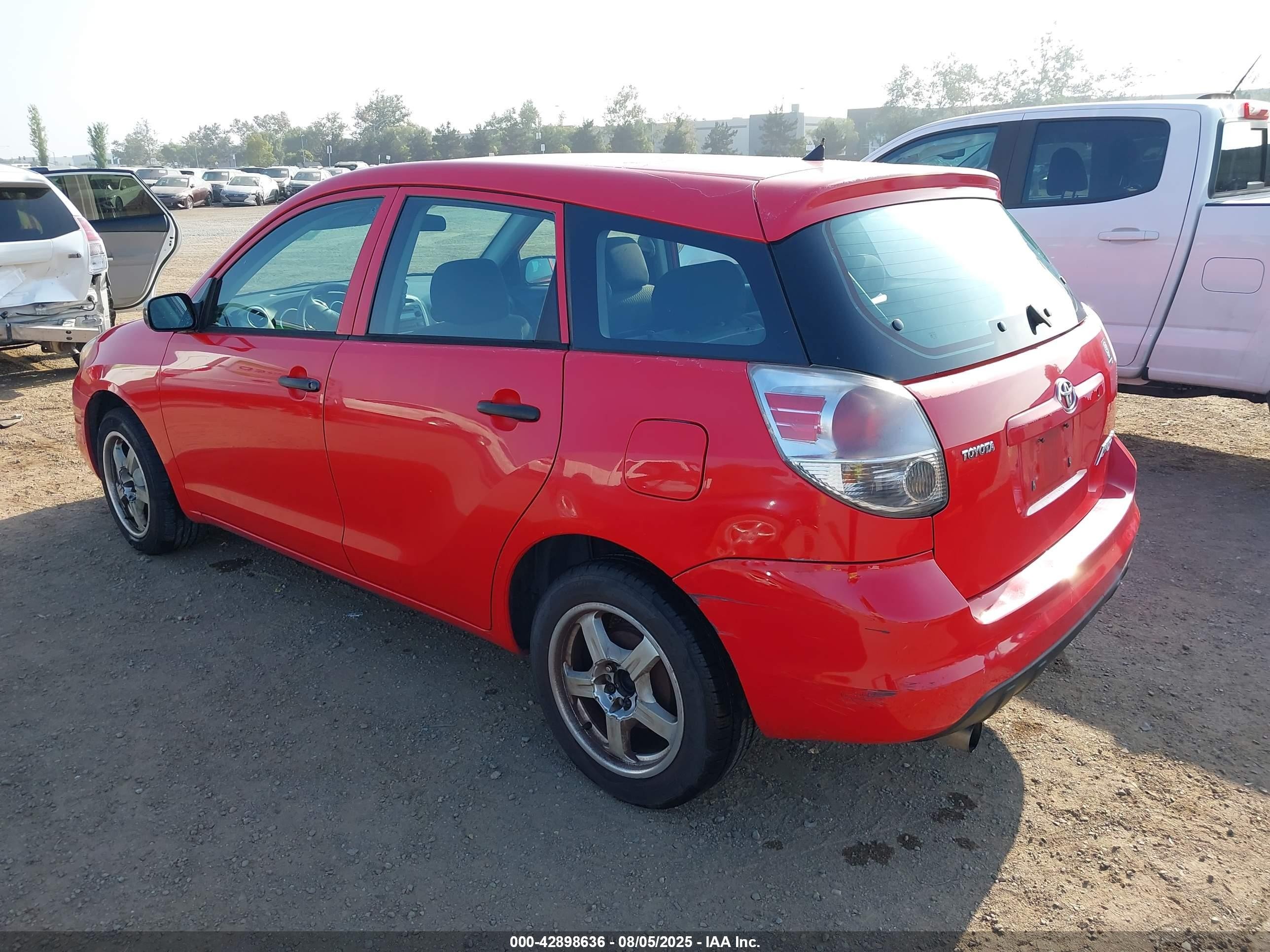 2005 Toyota Matrix   Red vin: 2T1KR32E35C425329
