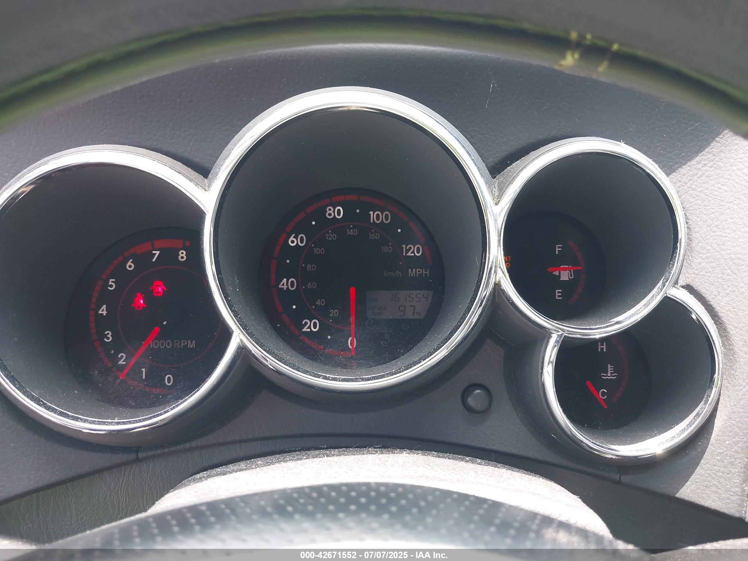 2005 Toyota Matrix   Silver vin: 2T1KR32E35C508081
