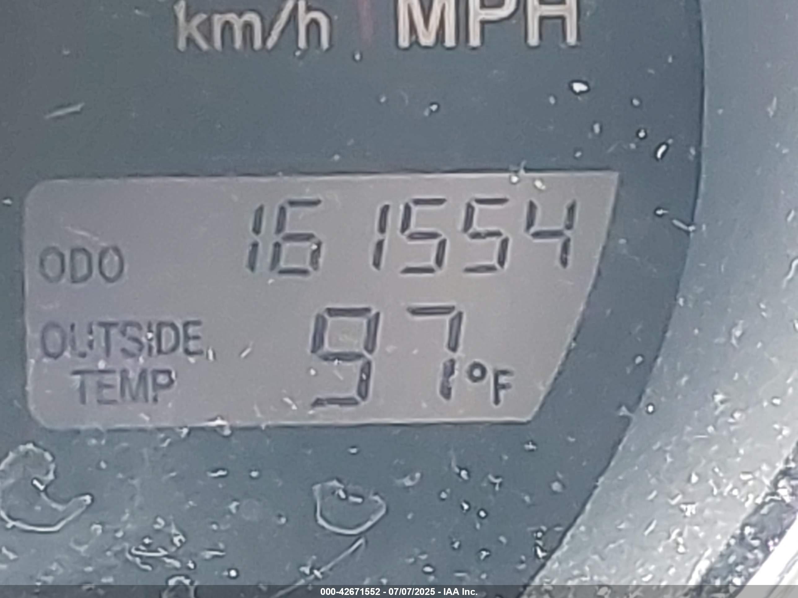 2005 Toyota Matrix   Silver vin: 2T1KR32E35C508081