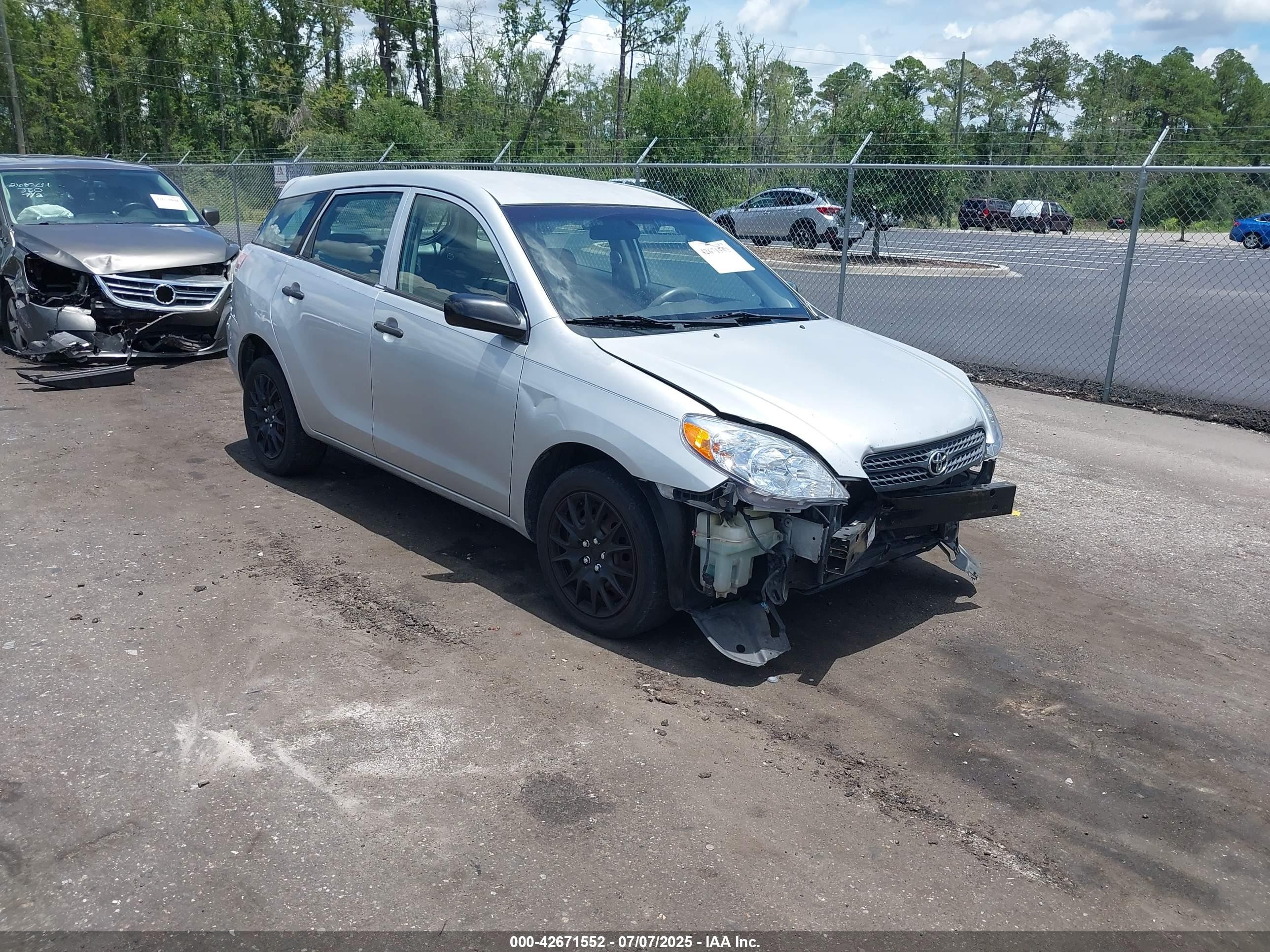 2005 Toyota Matrix   Silver vin: 2T1KR32E35C508081