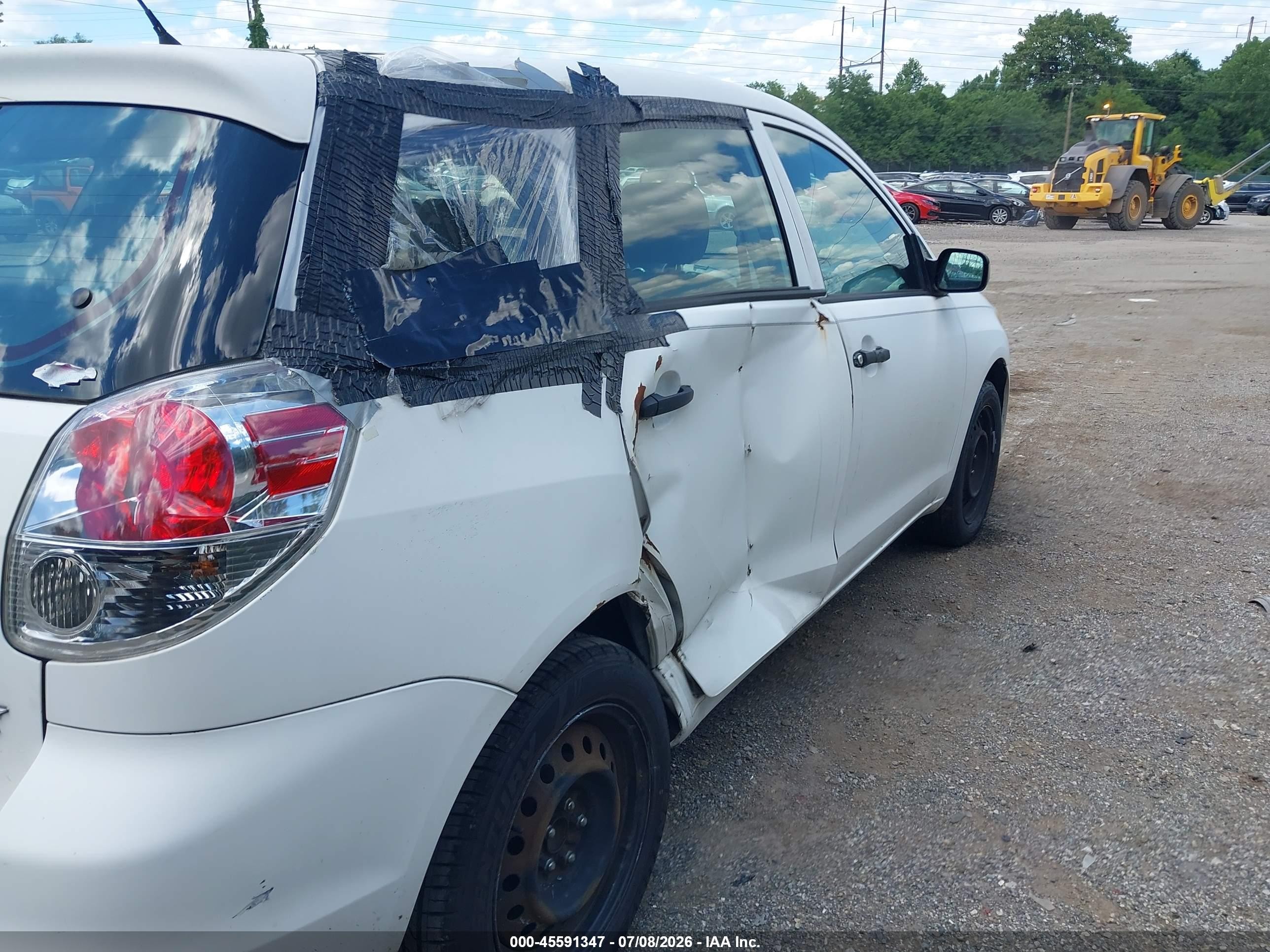 2007 Toyota Matrix   White vin: 2T1KR32E37C641829