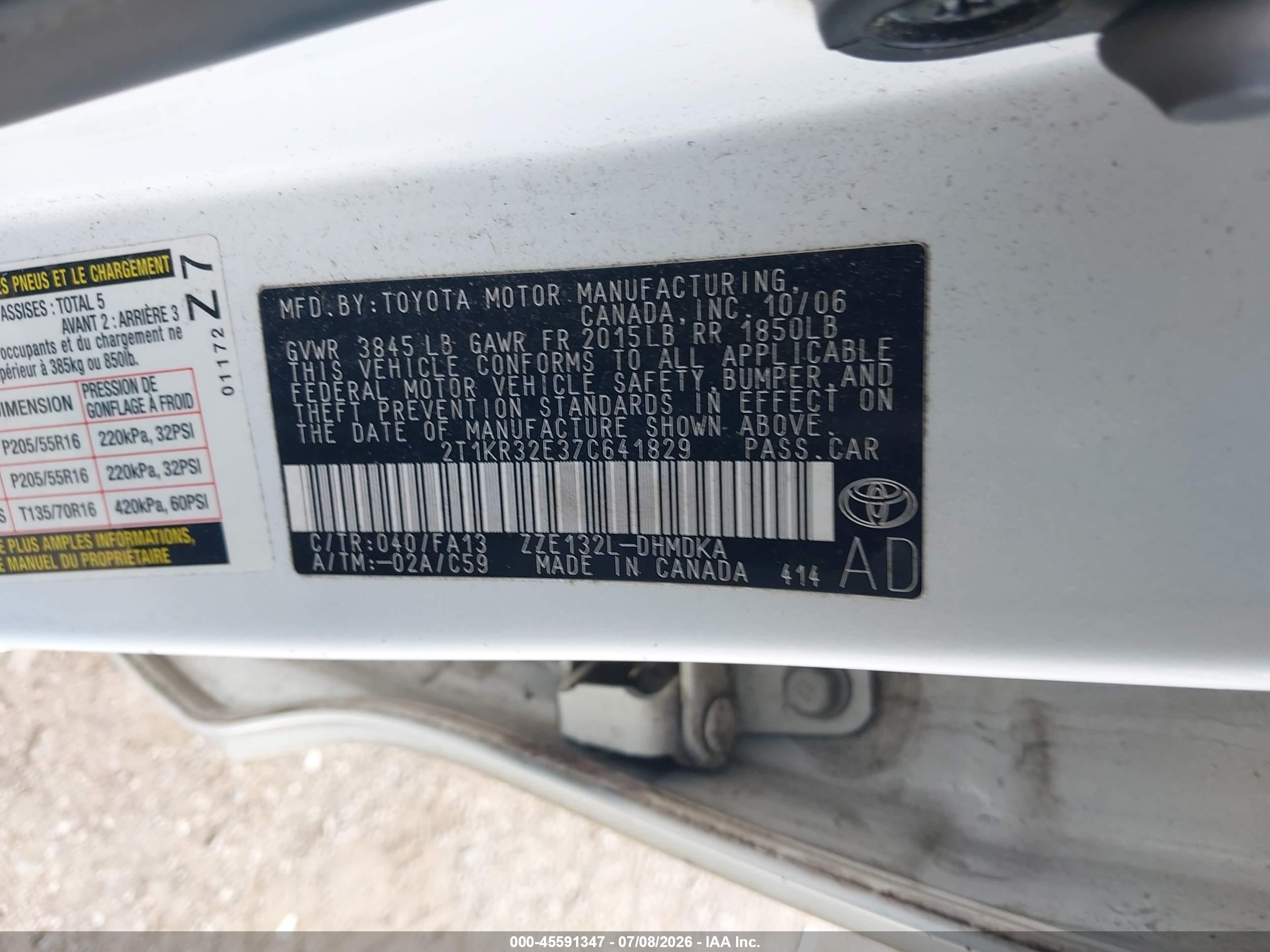 2007 Toyota Matrix   White vin: 2T1KR32E37C641829