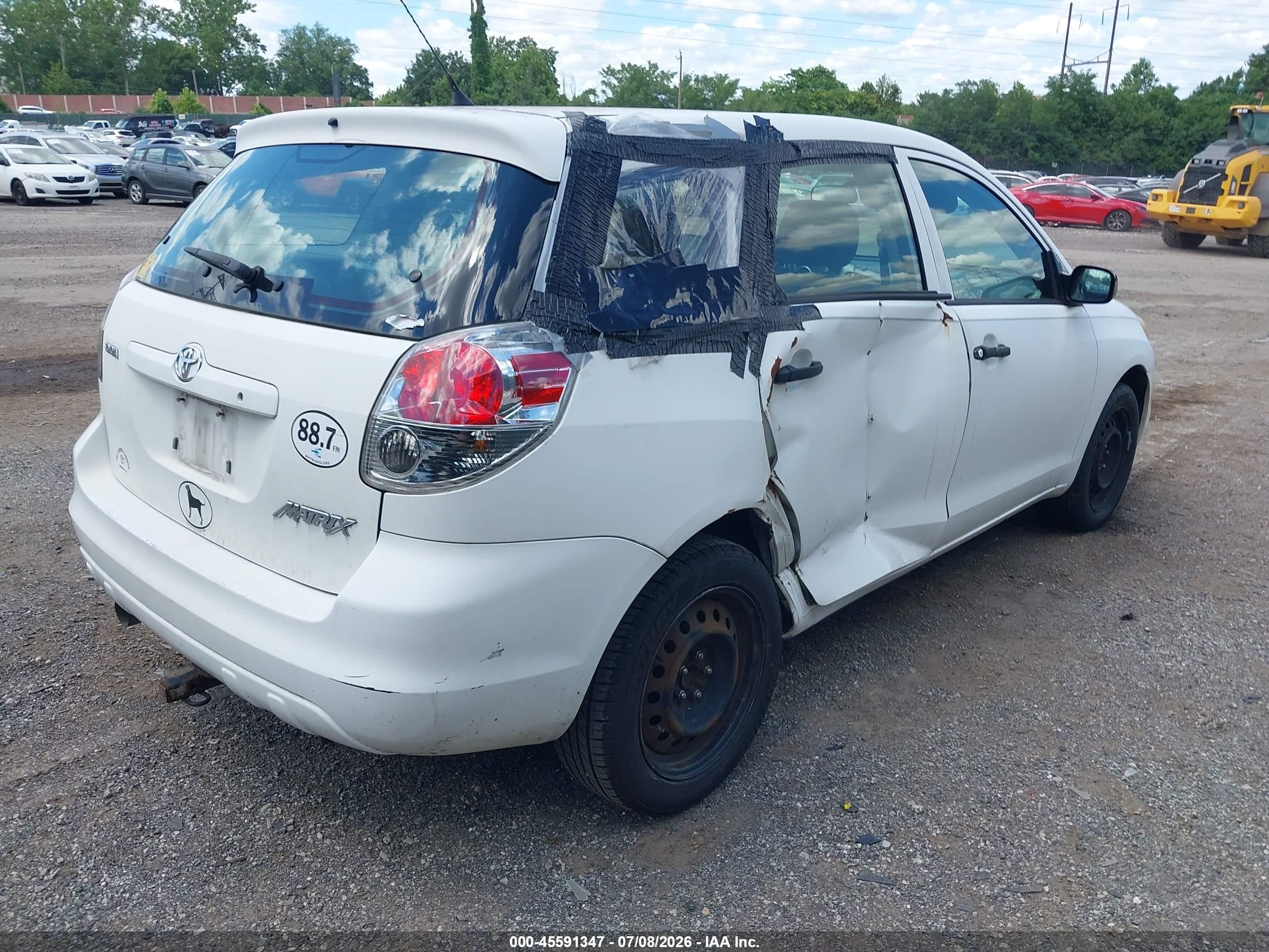 2007 Toyota Matrix   White vin: 2T1KR32E37C641829
