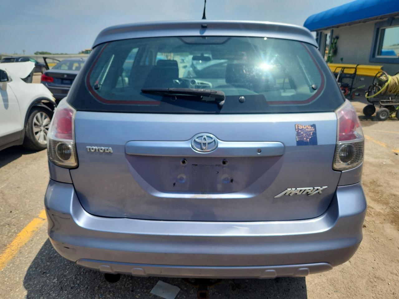 2007 Toyota Matrix Base Silver vin: 2T1KR32E37C660042