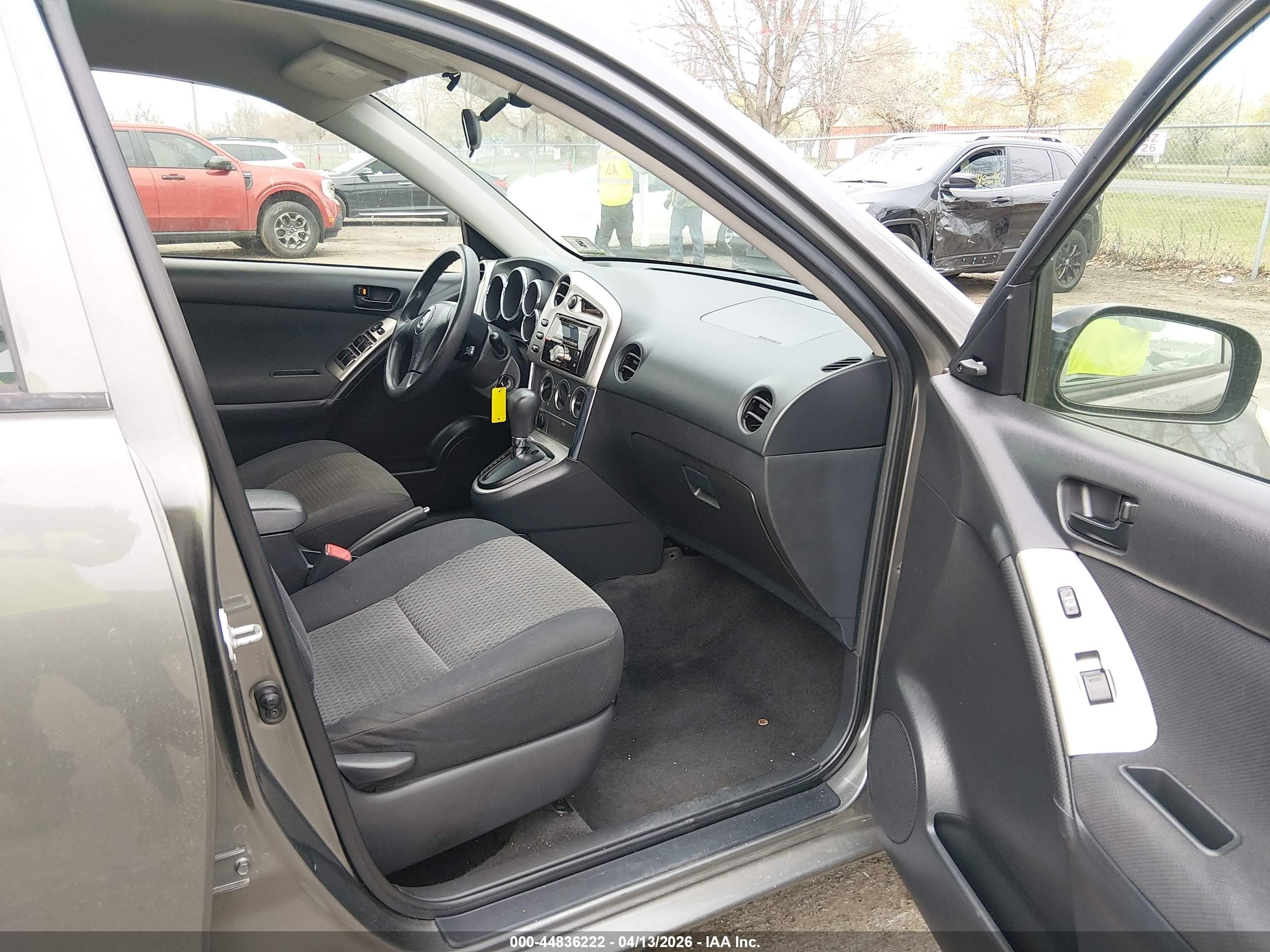 2007 Toyota Matrix   Gray vin: 2T1KR32E37C672191