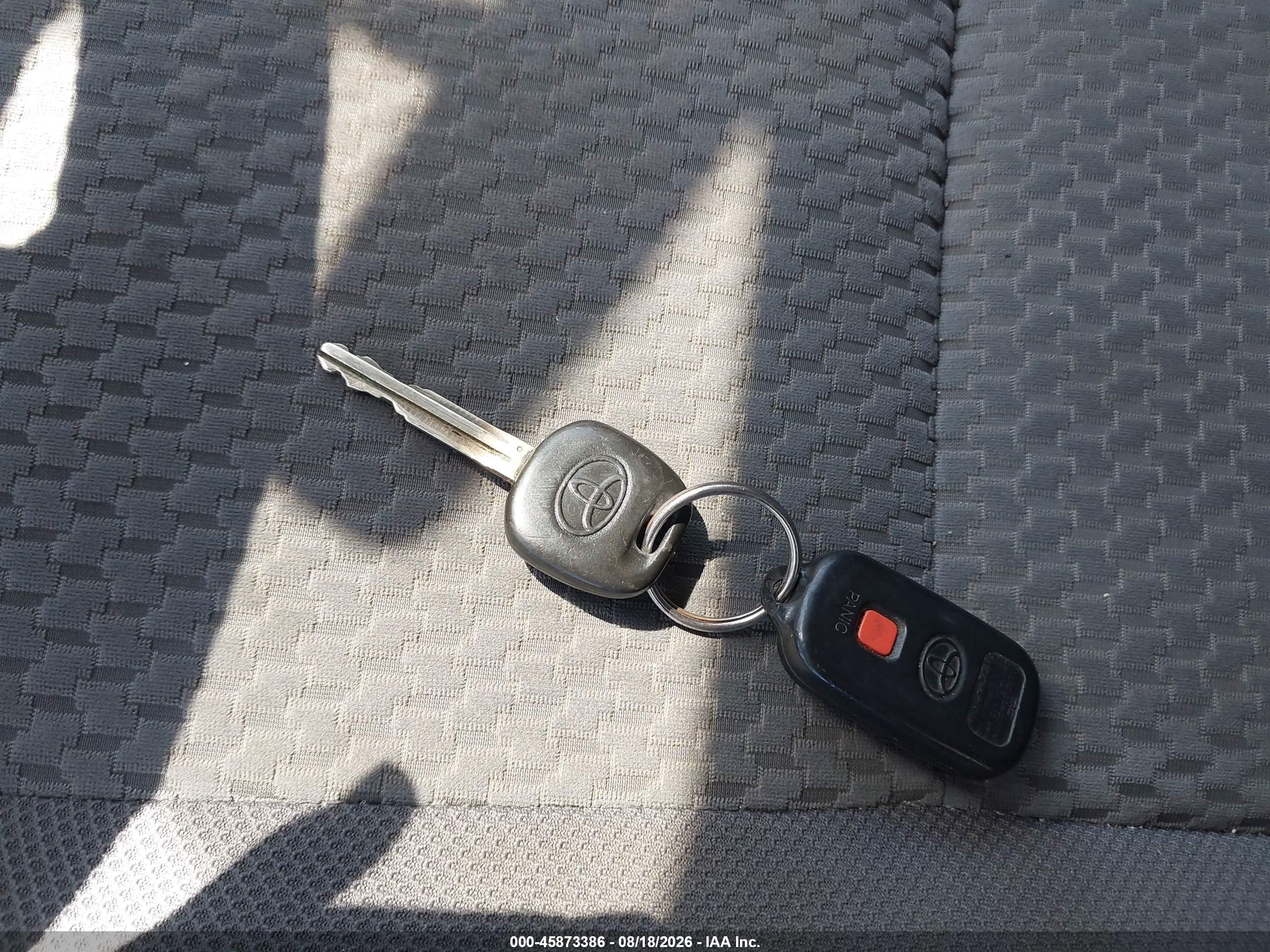 2007 Toyota Matrix   Gray vin: 2T1KR32E37C672837