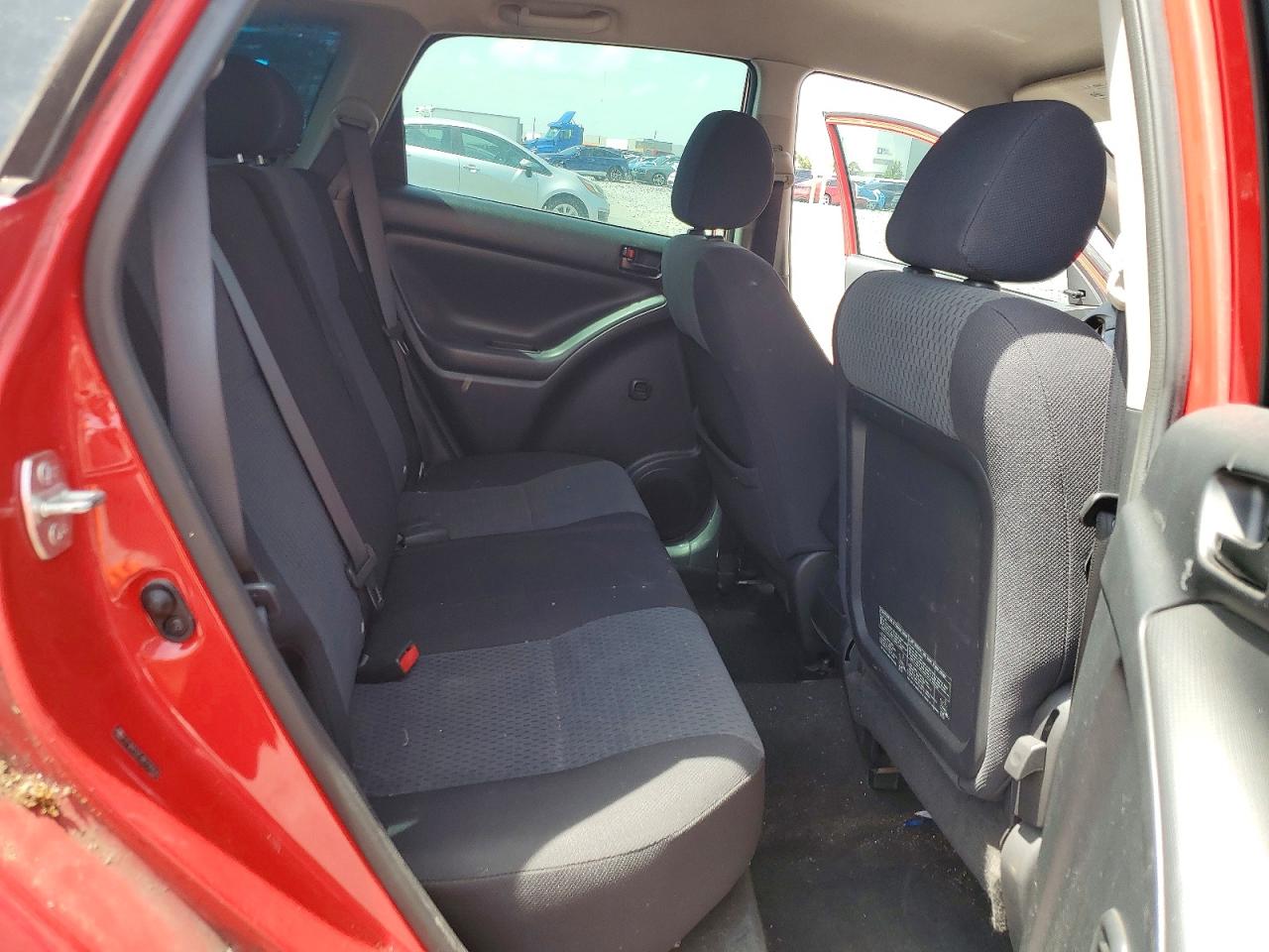 2008 Toyota Corolla Matrix Xr Red vin: 2T1KR32E38C720435