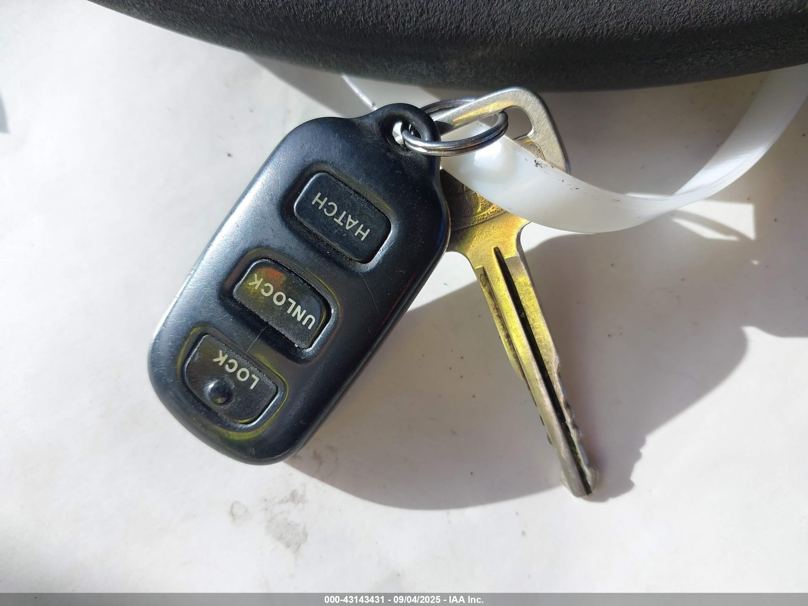 2003 Toyota Matrix Standard Серебряный vin: 2T1KR32E43C097187