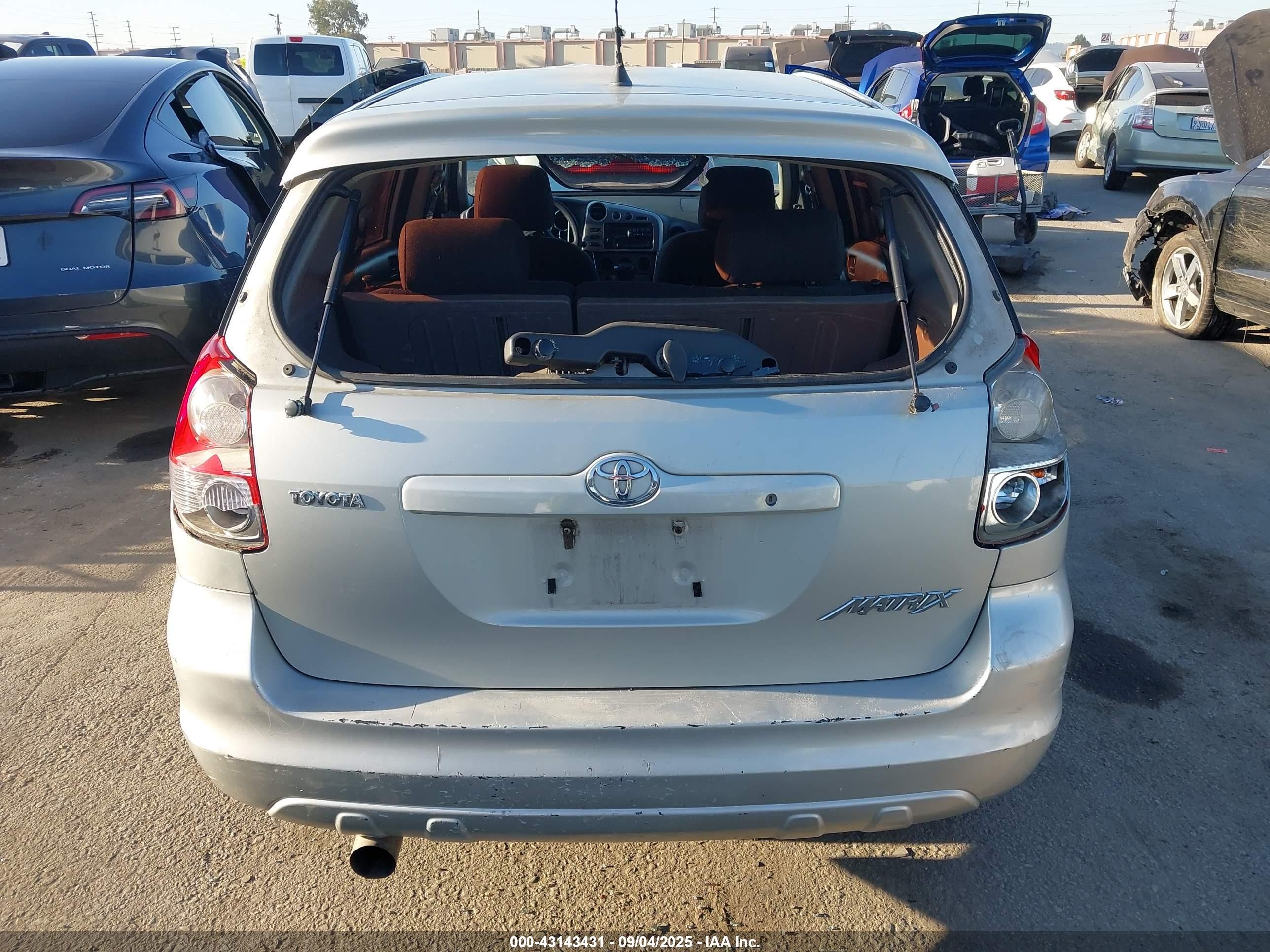 2003 Toyota Matrix Standard Серебряный vin: 2T1KR32E43C097187