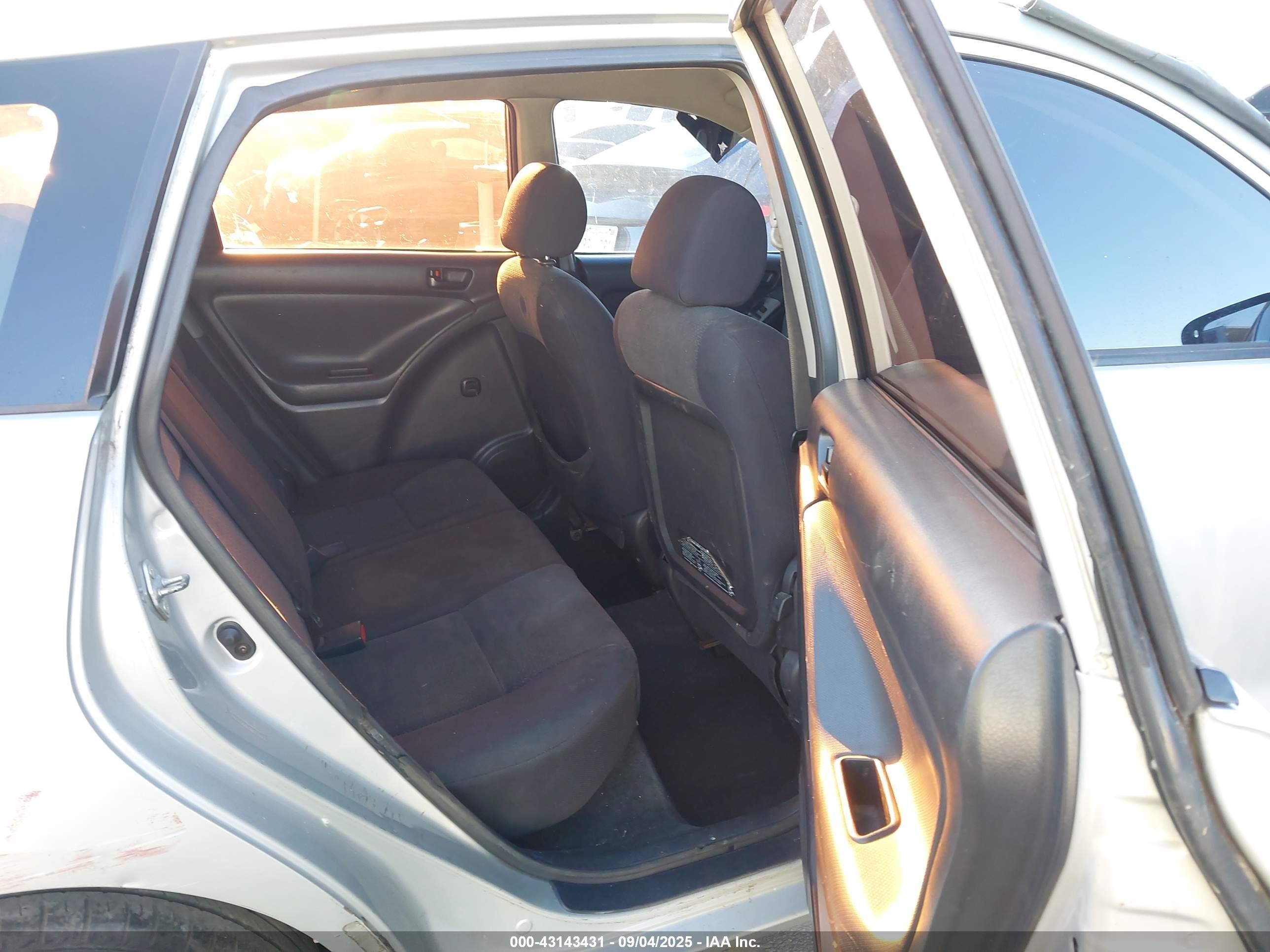 2003 Toyota Matrix Standard Серебряный vin: 2T1KR32E43C097187