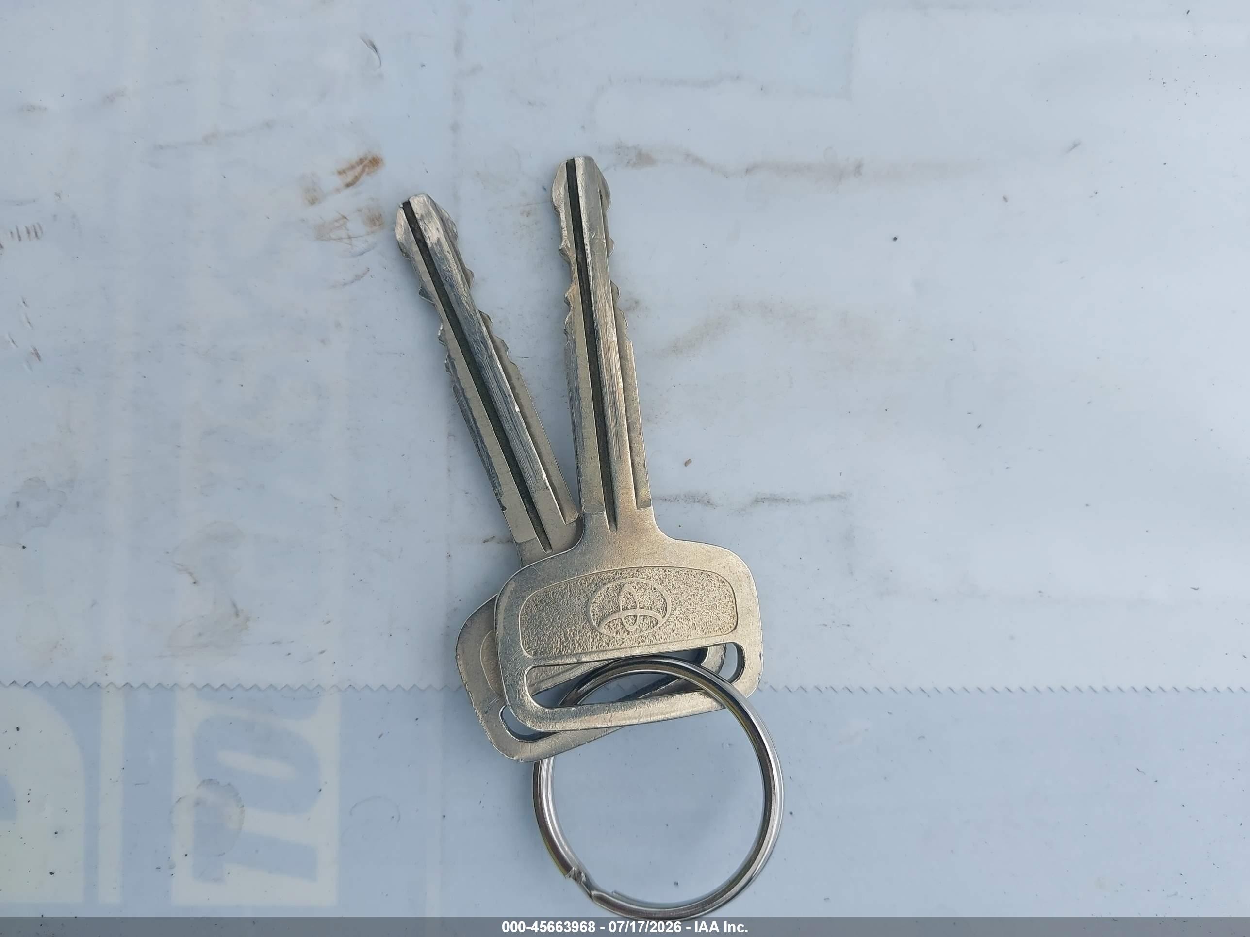 2003 Toyota Matrix Xr Серебряный vin: 2T1KR32E43C771239