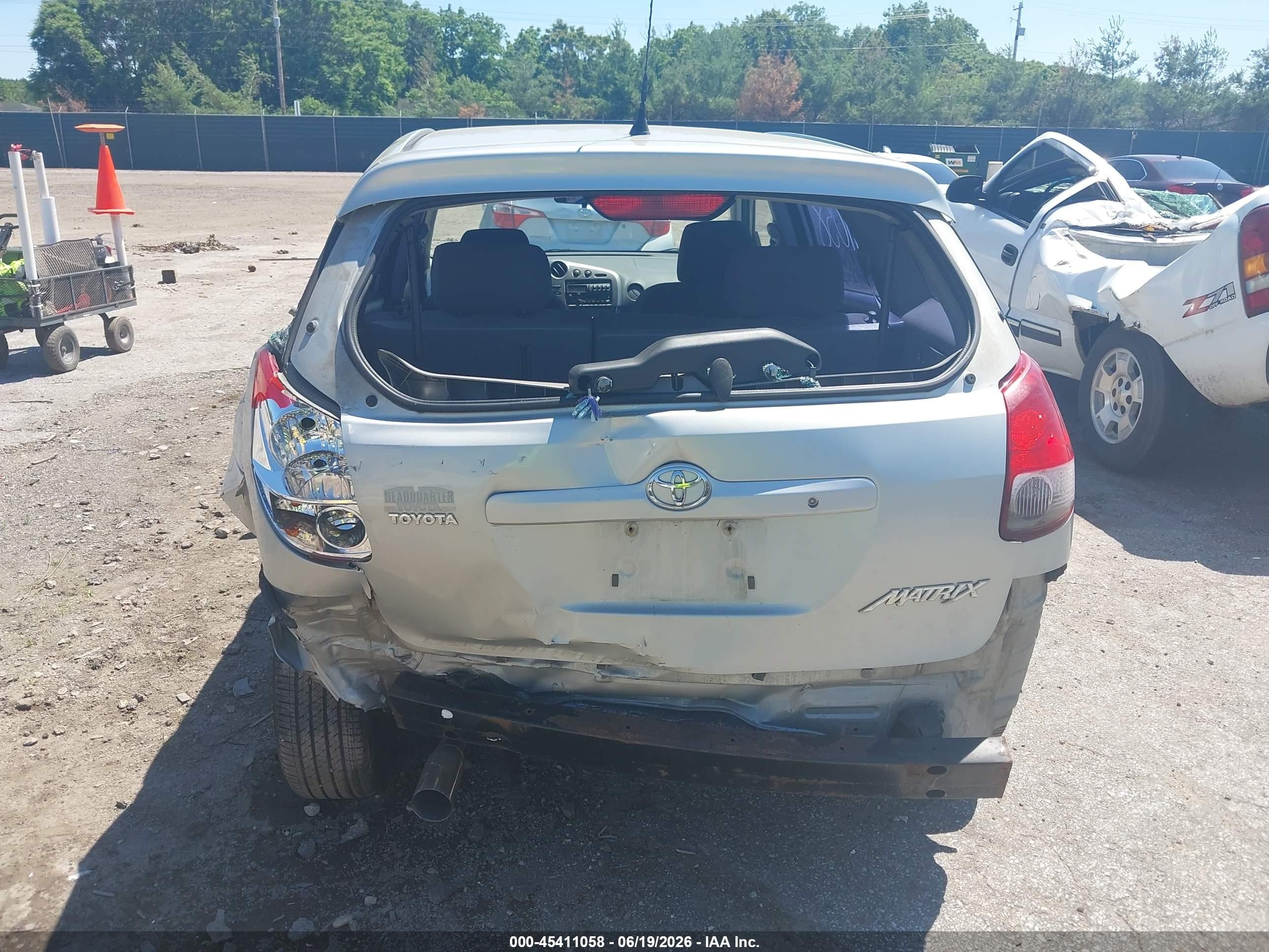 2004 Toyota Matrix Standard Silver vin: 2T1KR32E44C186131