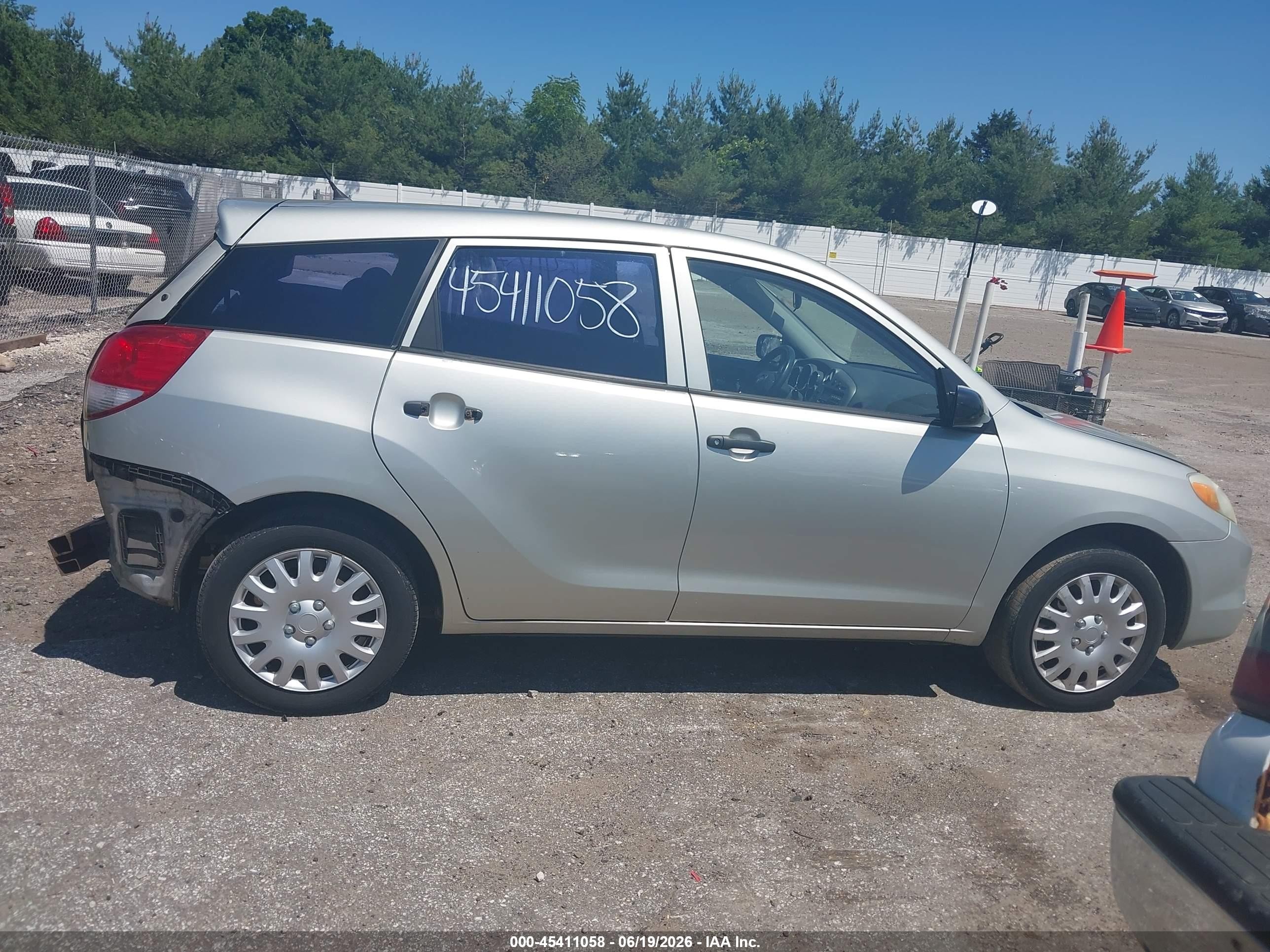 2004 Toyota Matrix Standard Silver vin: 2T1KR32E44C186131