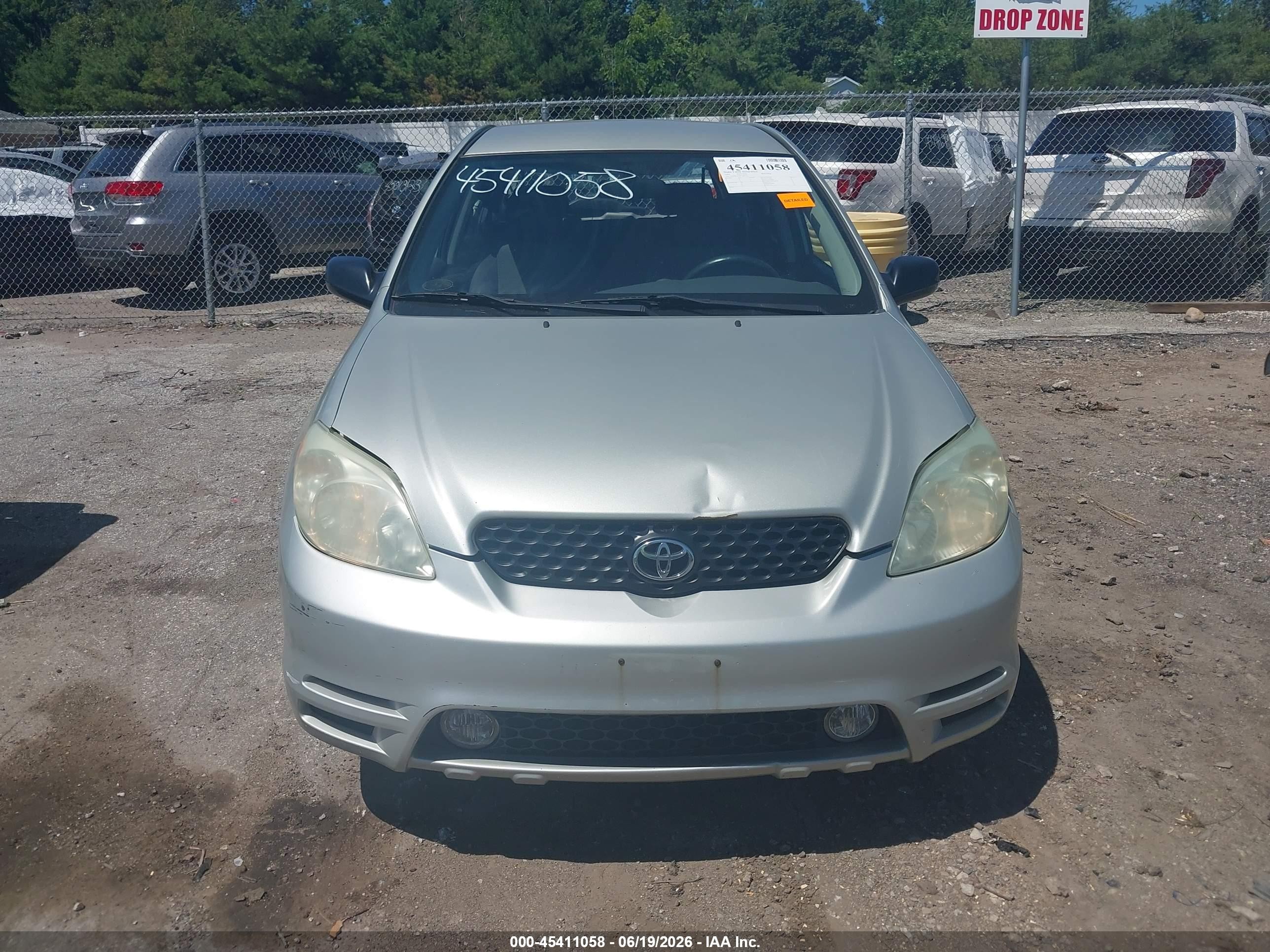 2004 Toyota Matrix Standard Silver vin: 2T1KR32E44C186131