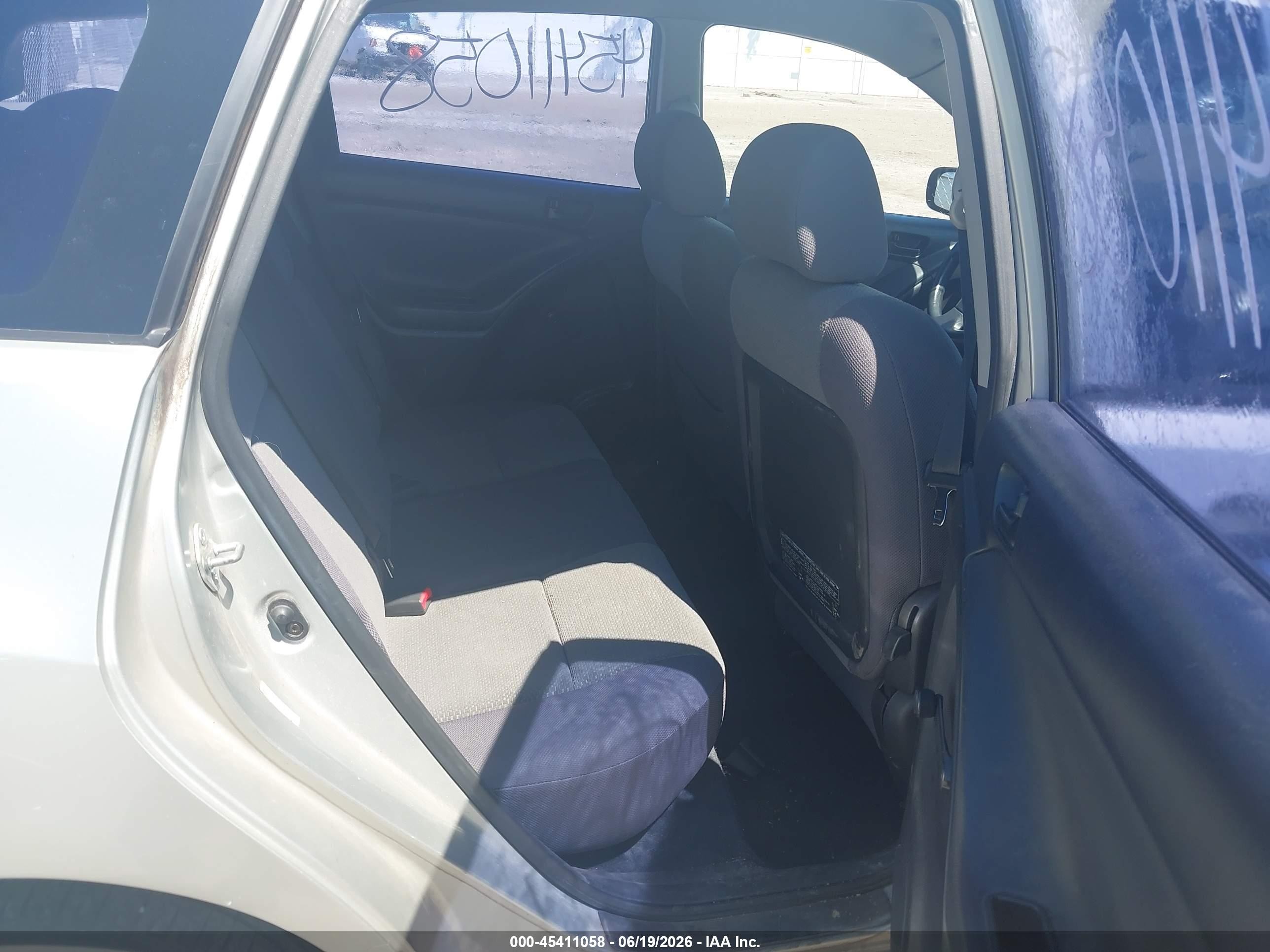 2004 Toyota Matrix Standard Silver vin: 2T1KR32E44C186131