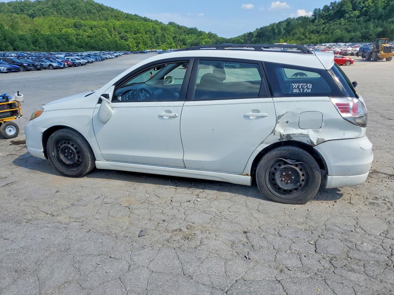 2008 Toyota Corolla Matrix Xr White vin: 2T1KR32E48C712327