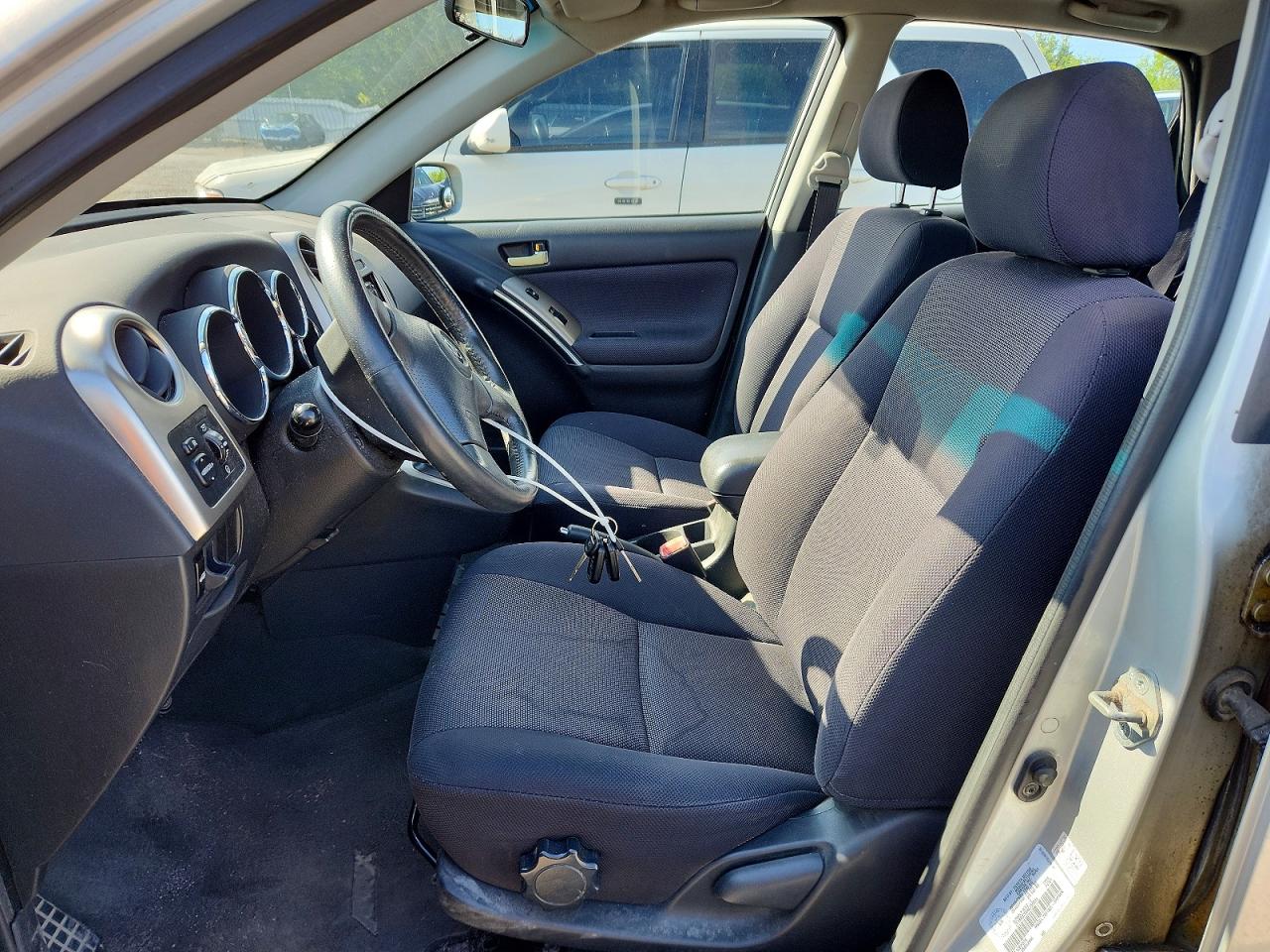 2004 Toyota Corolla Matrix Xr Silver vin: 2T1KR32E54C786334