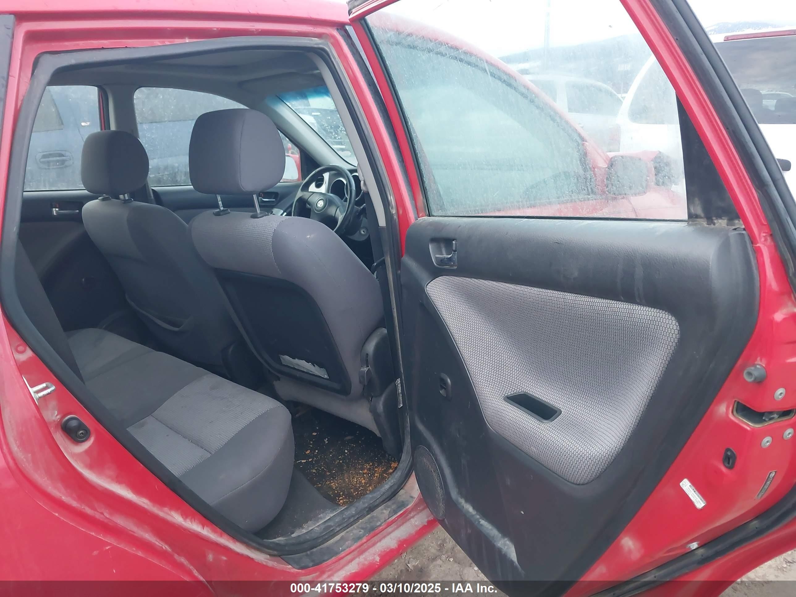 2005 Toyota Matrix Xr Red vin: 2T1KR32E55C354425