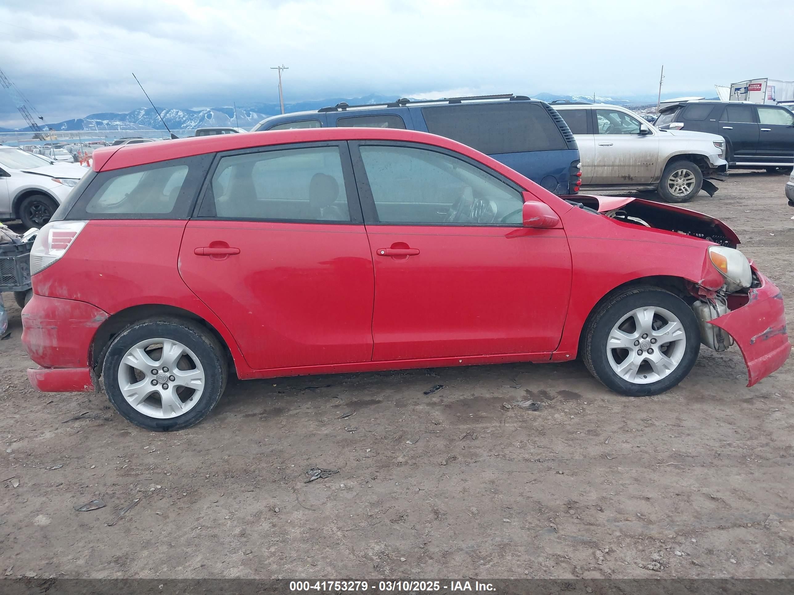 2005 Toyota Matrix Xr Red vin: 2T1KR32E55C354425