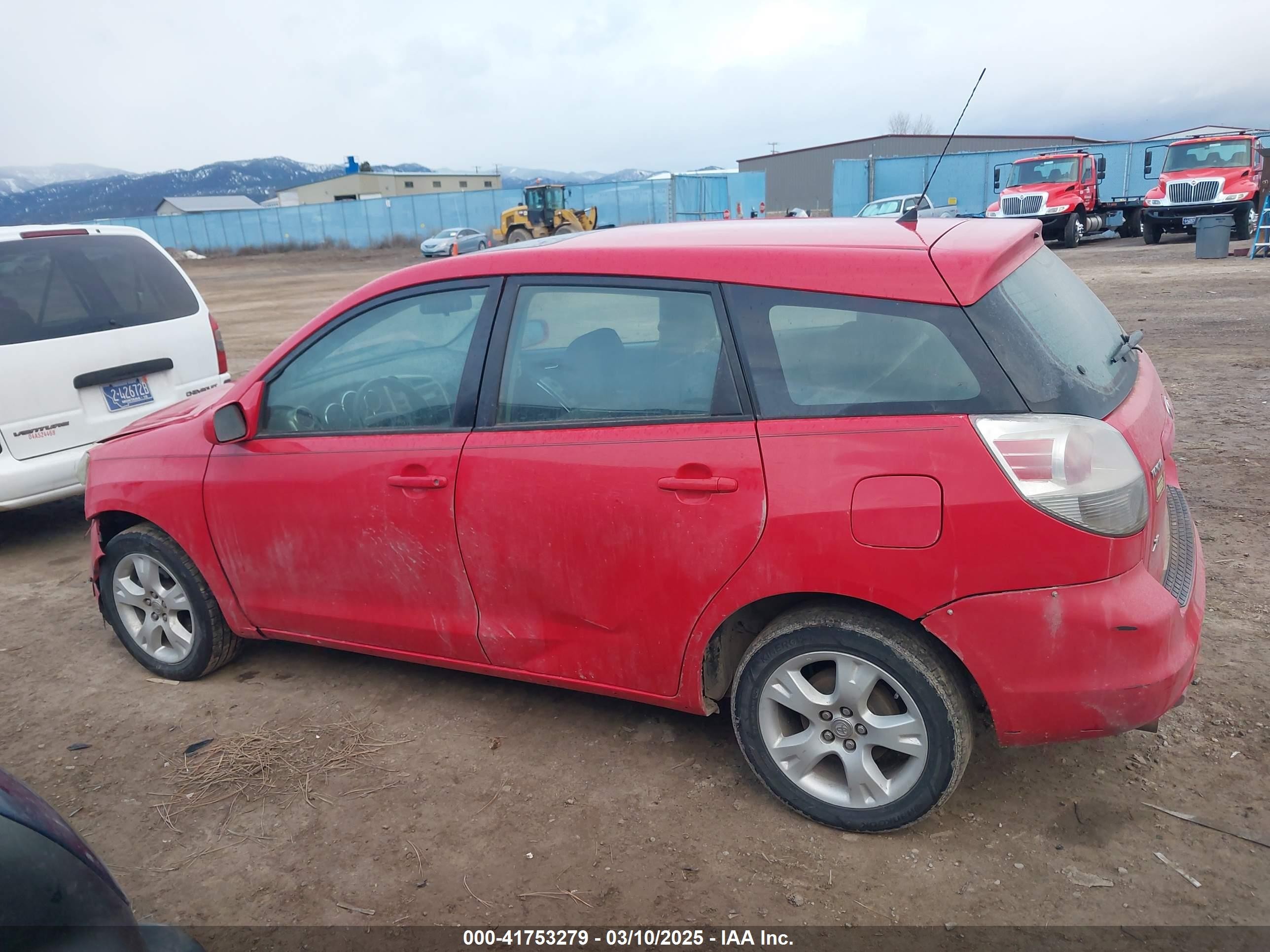 2005 Toyota Matrix Xr Red vin: 2T1KR32E55C354425