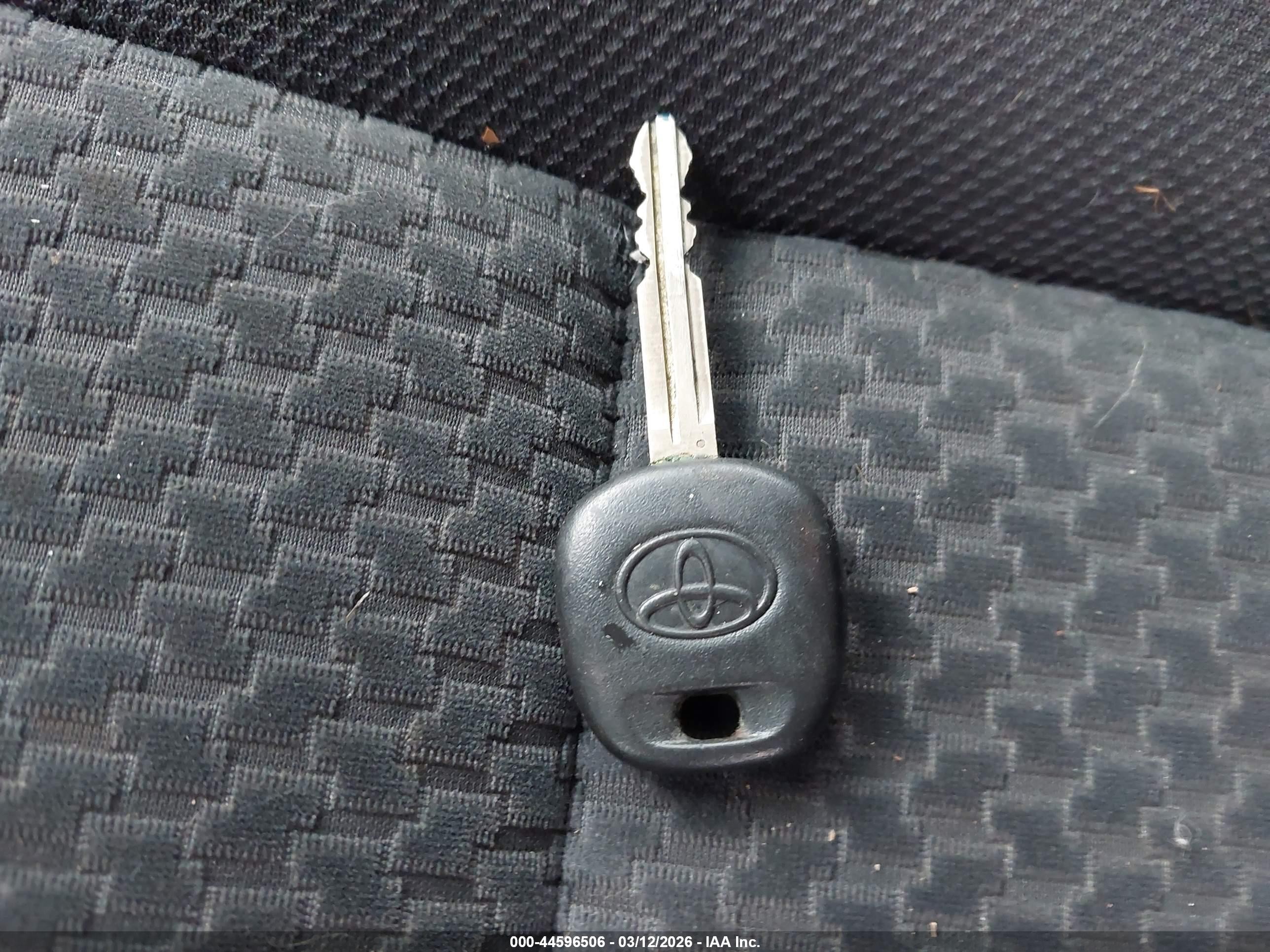 2005 Toyota Matrix   Синий vin: 2T1KR32E55C470417