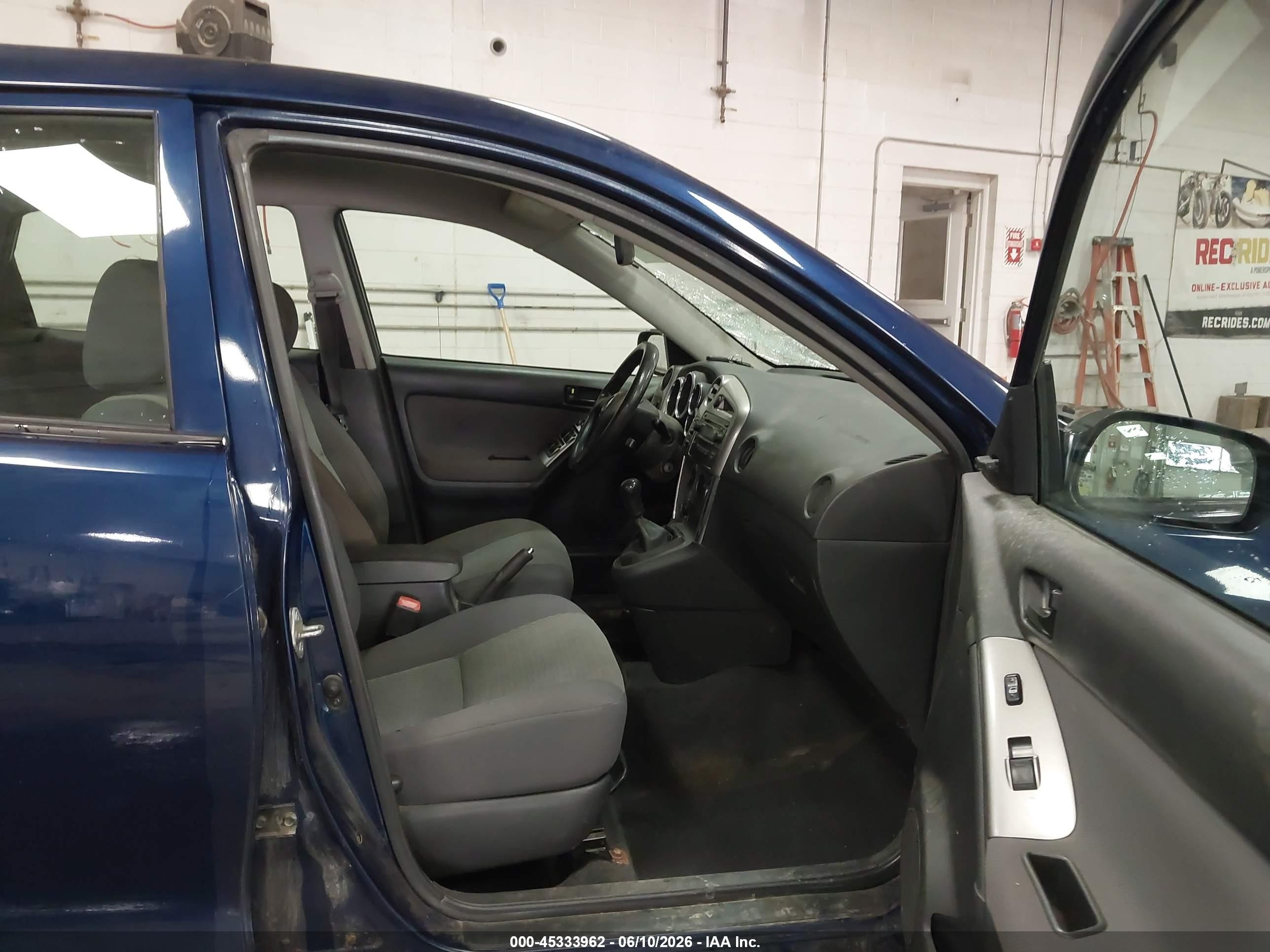 2007 Toyota Matrix Blue vin: 2T1KR32E57C641301