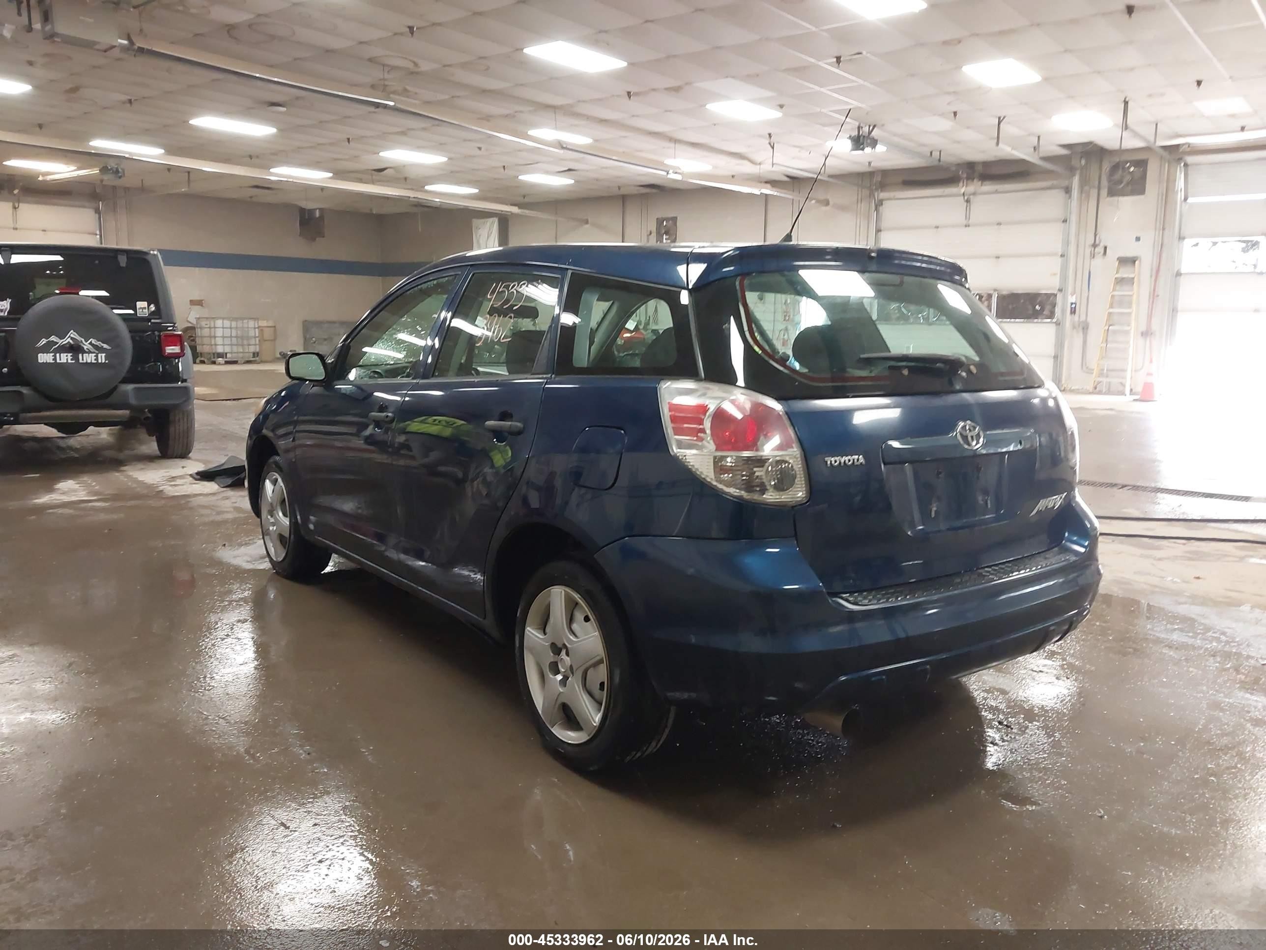 2007 Toyota Matrix Blue vin: 2T1KR32E57C641301