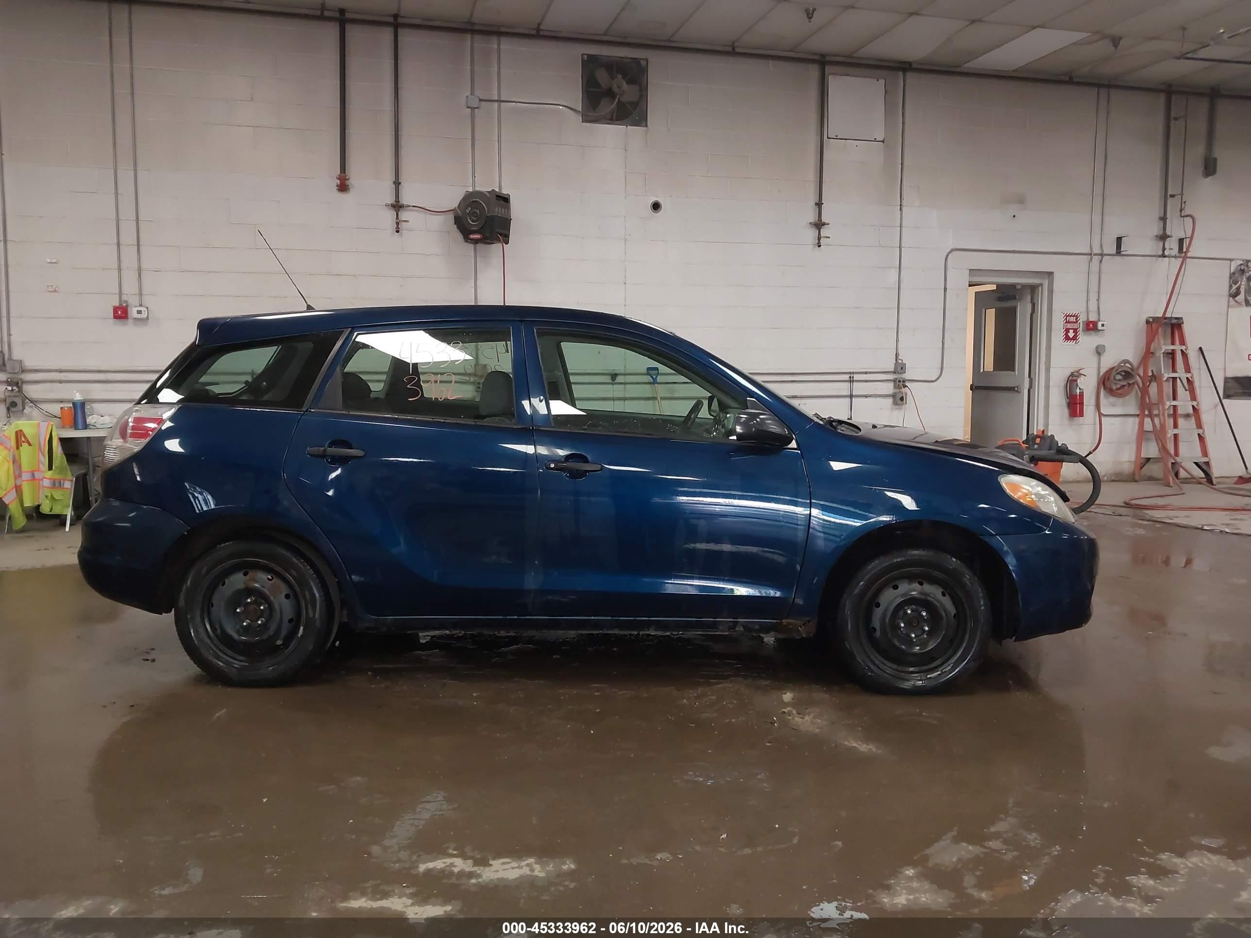 2007 Toyota Matrix Blue vin: 2T1KR32E57C641301