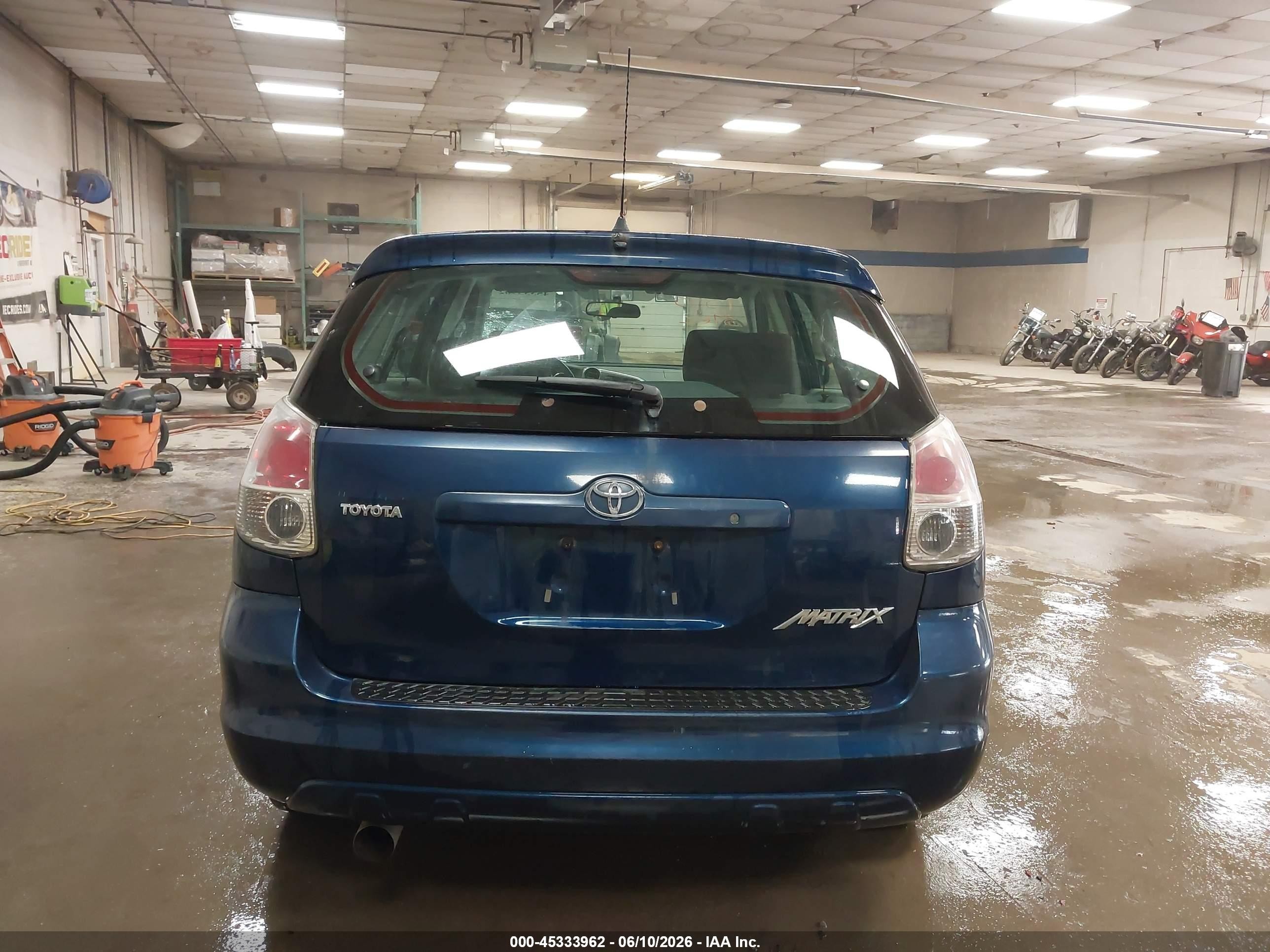 2007 Toyota Matrix Blue vin: 2T1KR32E57C641301