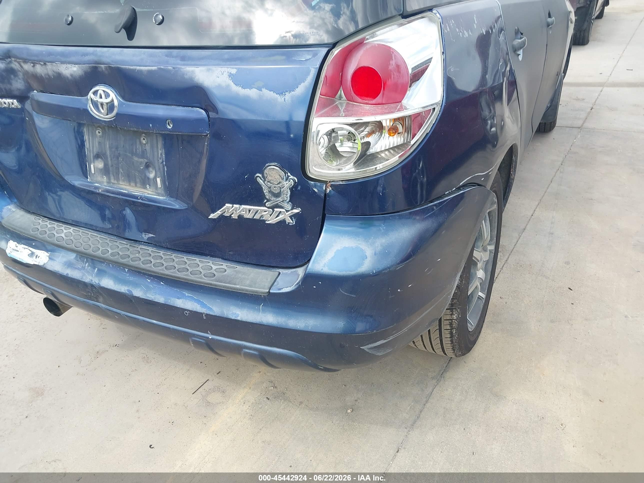 2008 Toyota Matrix   Blue vin: 2T1KR32E58C694677