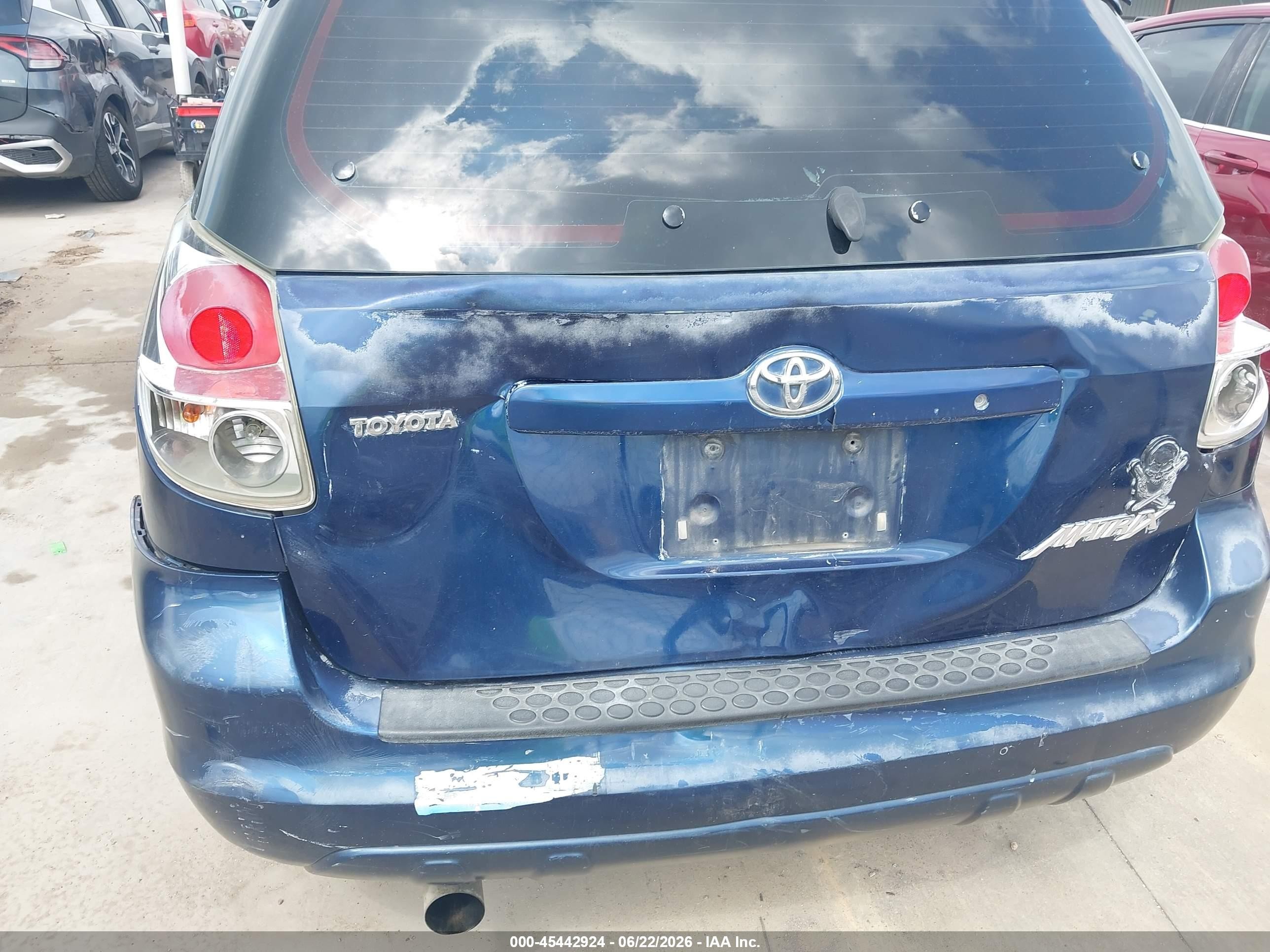2008 Toyota Matrix   Blue vin: 2T1KR32E58C694677