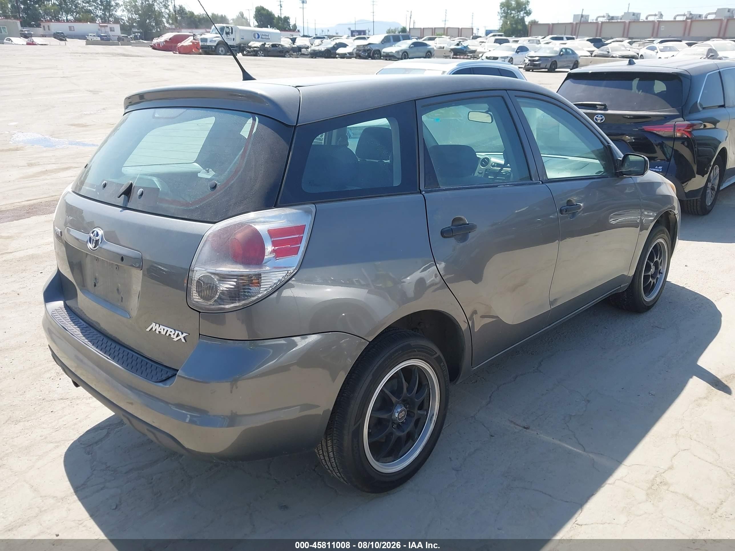 2005 Toyota Matrix   Gray vin: 2T1KR32E65C448975