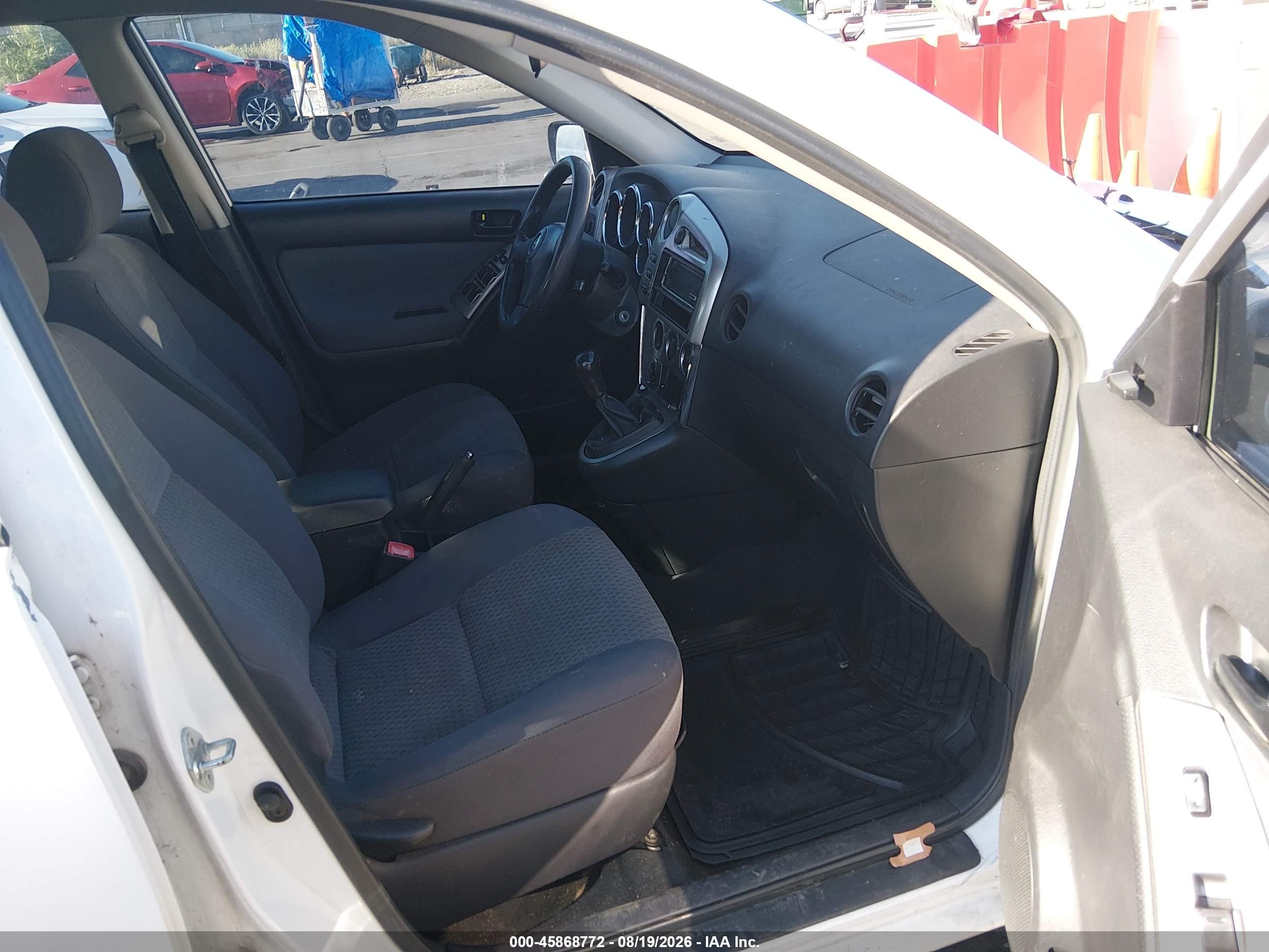 2006 Toyota Matrix   White vin: 2T1KR32E66C573315