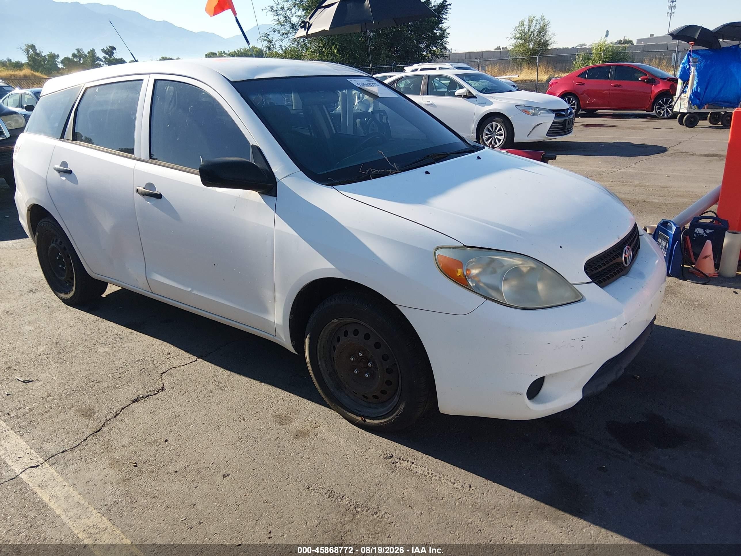 2006 Toyota Matrix   White vin: 2T1KR32E66C573315