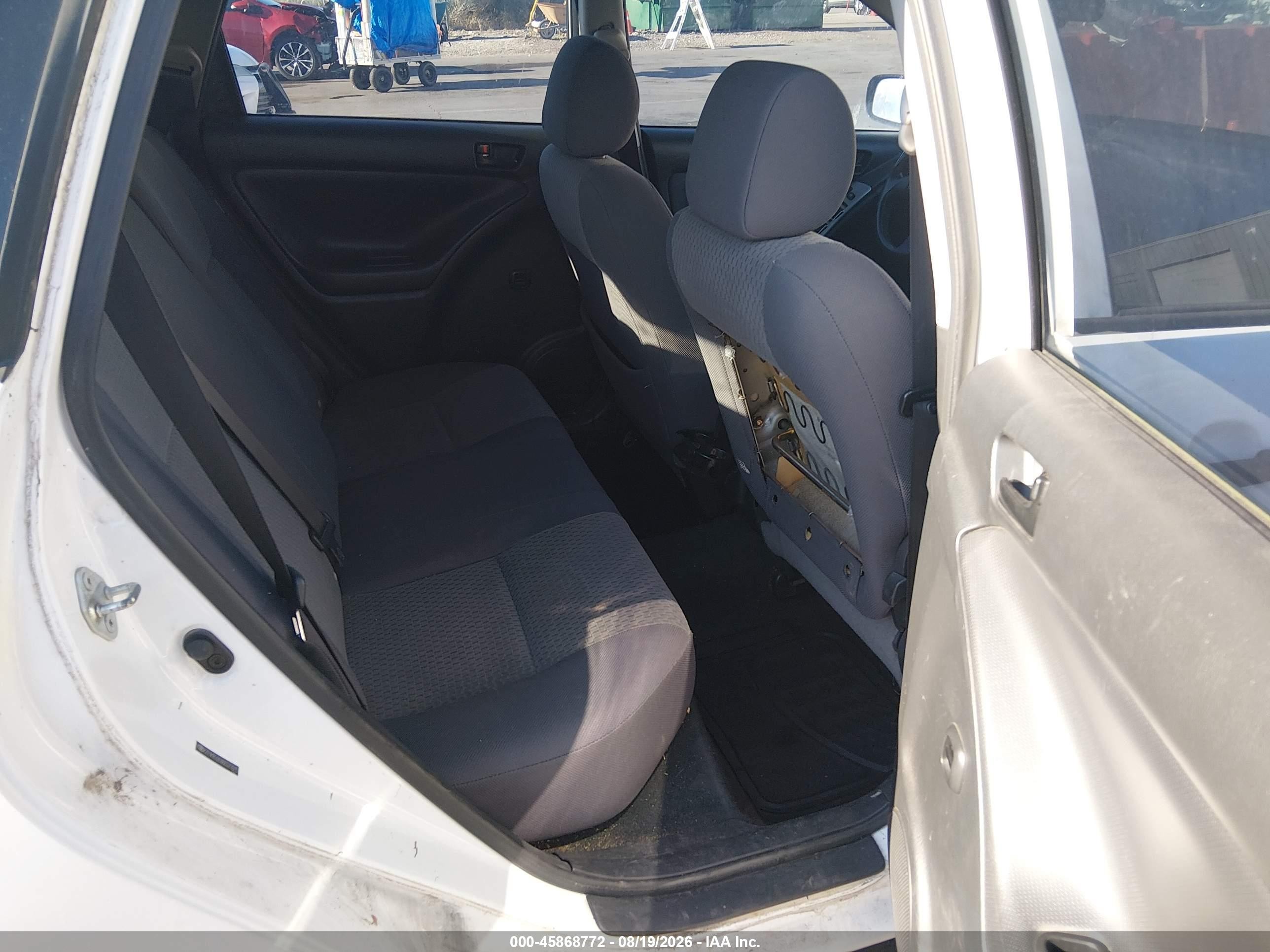 2006 Toyota Matrix   White vin: 2T1KR32E66C573315