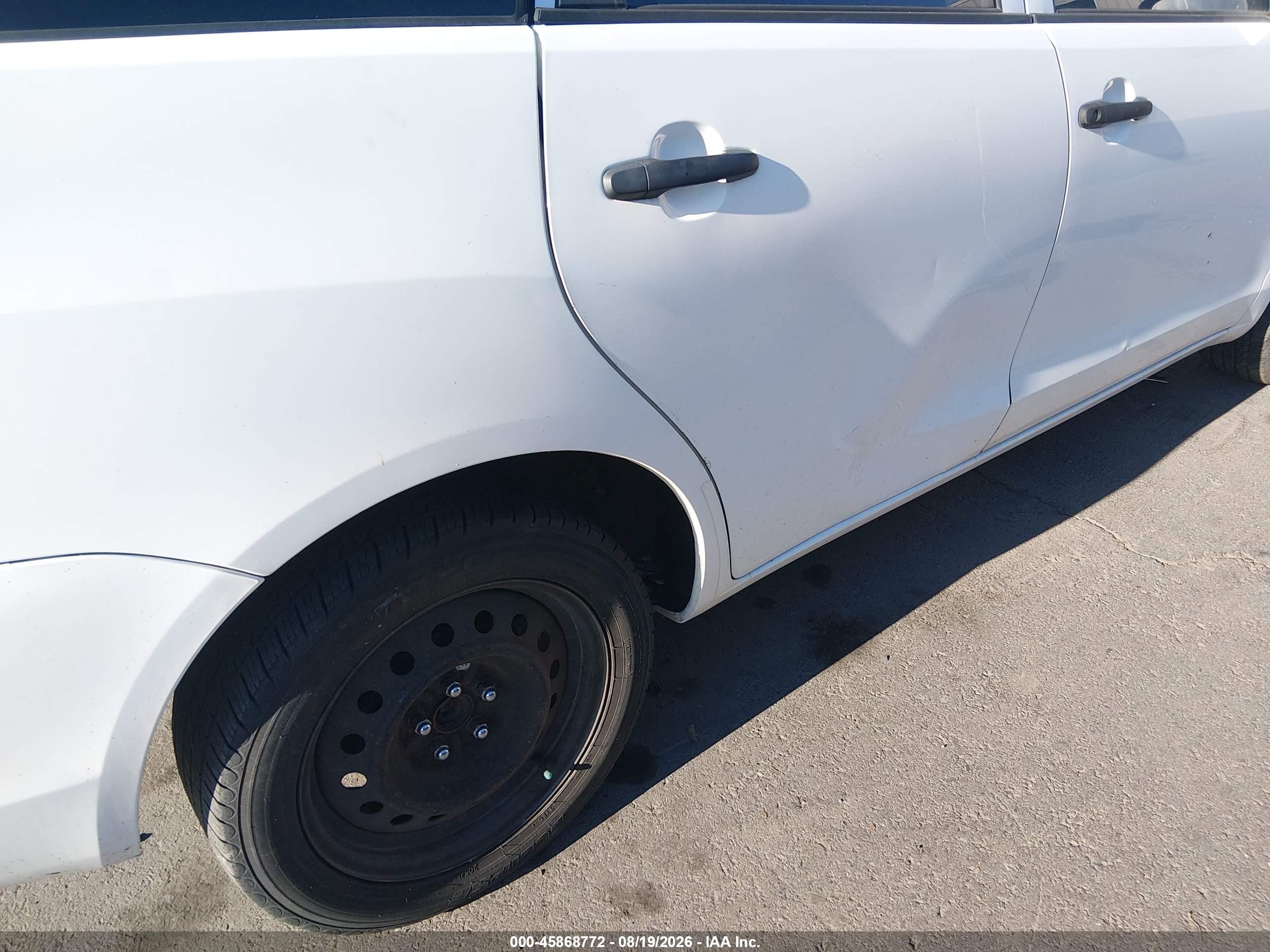 2006 Toyota Matrix   White vin: 2T1KR32E66C573315