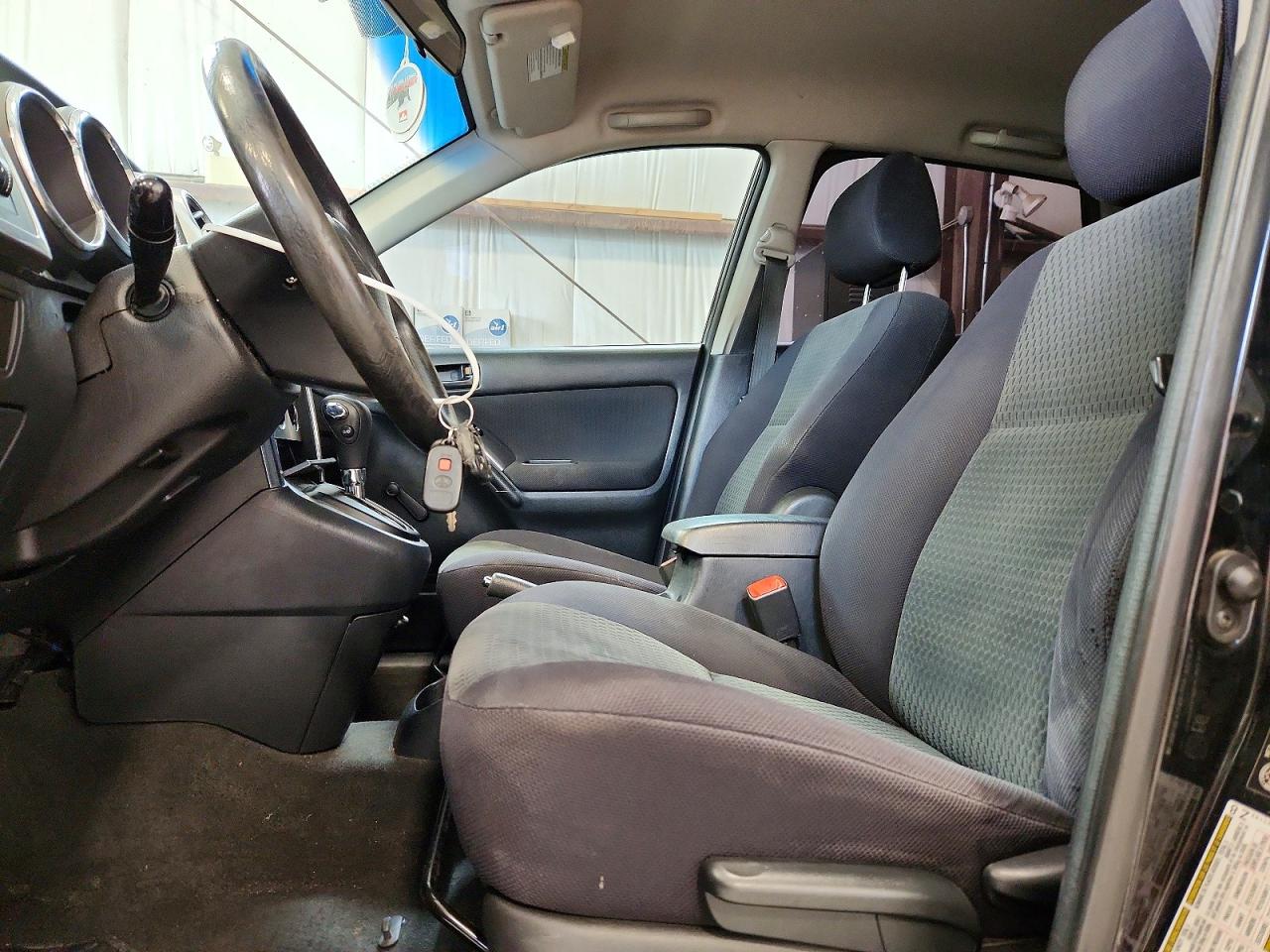 2007 Toyota Matrix Base Черный vin: 2T1KR32E67C634504