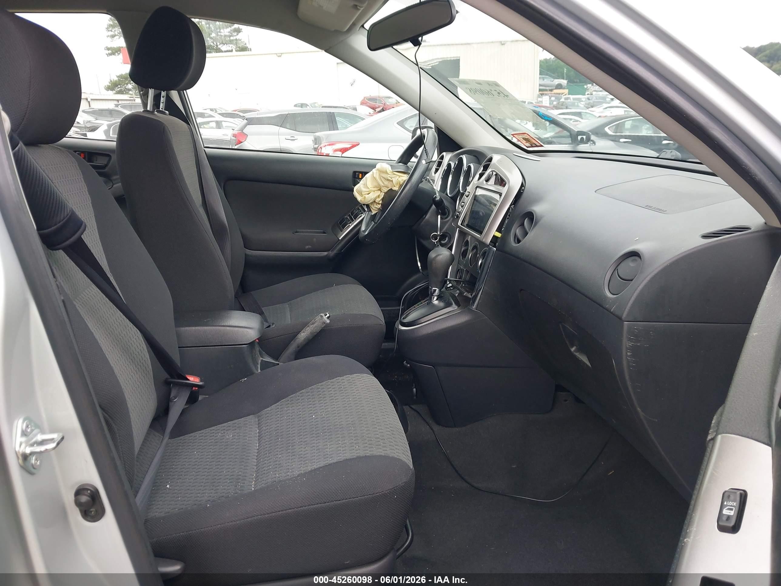 2007 Toyota Matrix   Silver vin: 2T1KR32E67C680088