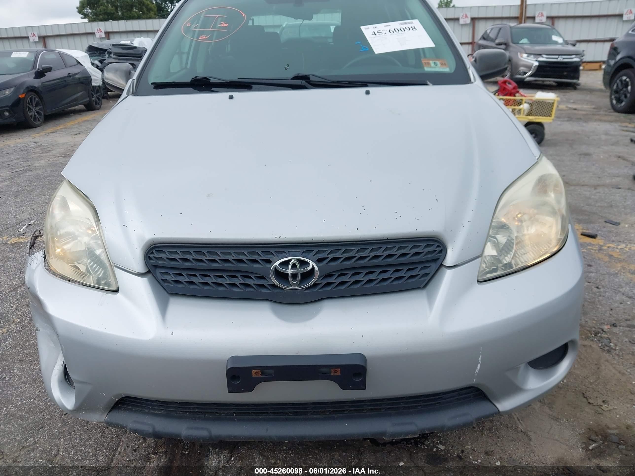 2007 Toyota Matrix   Silver vin: 2T1KR32E67C680088