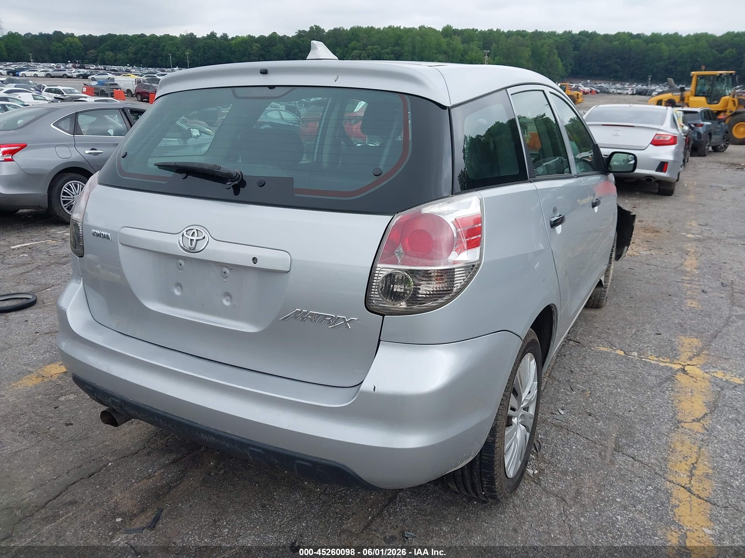 2007 Toyota Matrix   Silver vin: 2T1KR32E67C680088
