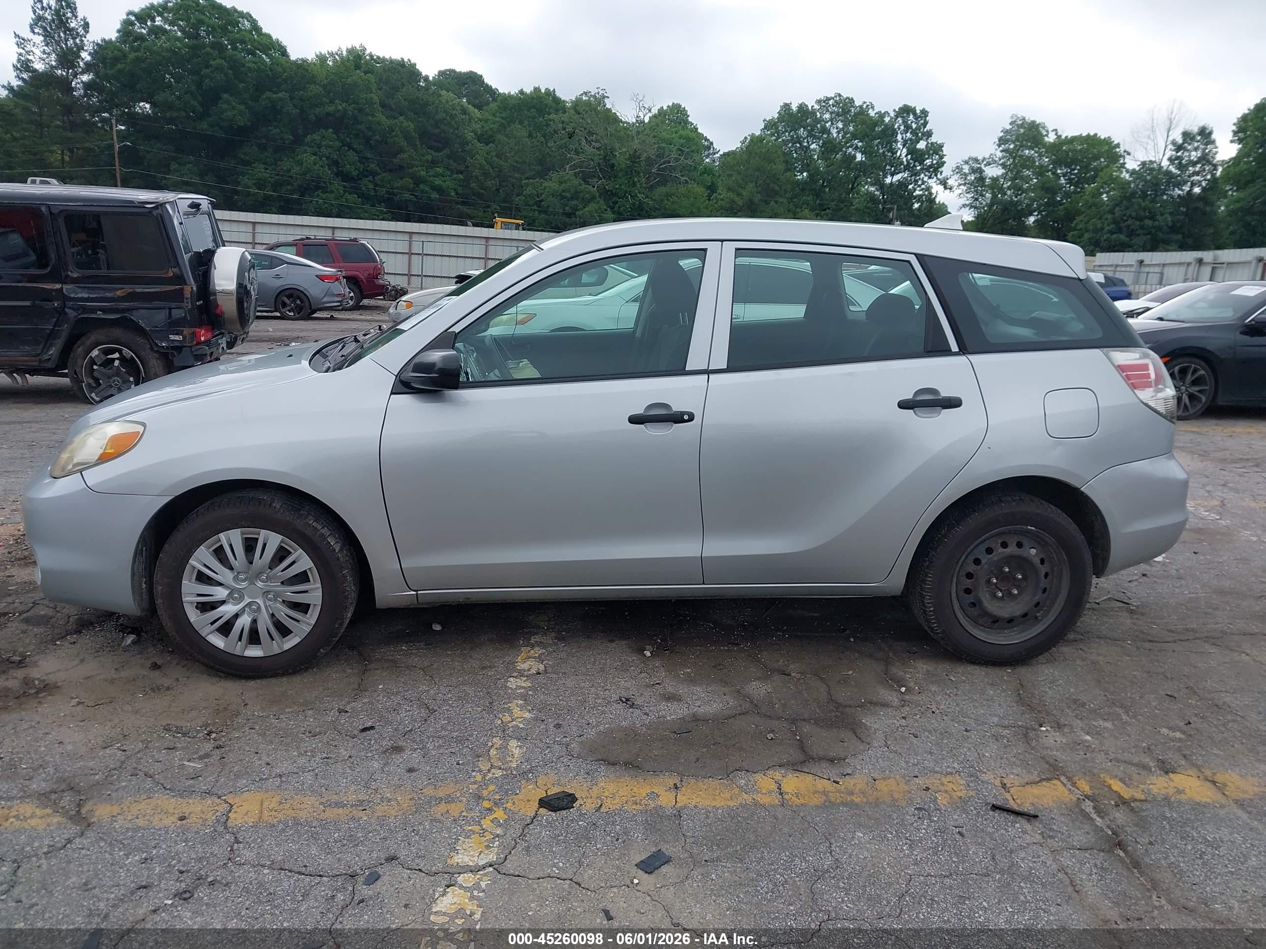 2007 Toyota Matrix   Silver vin: 2T1KR32E67C680088