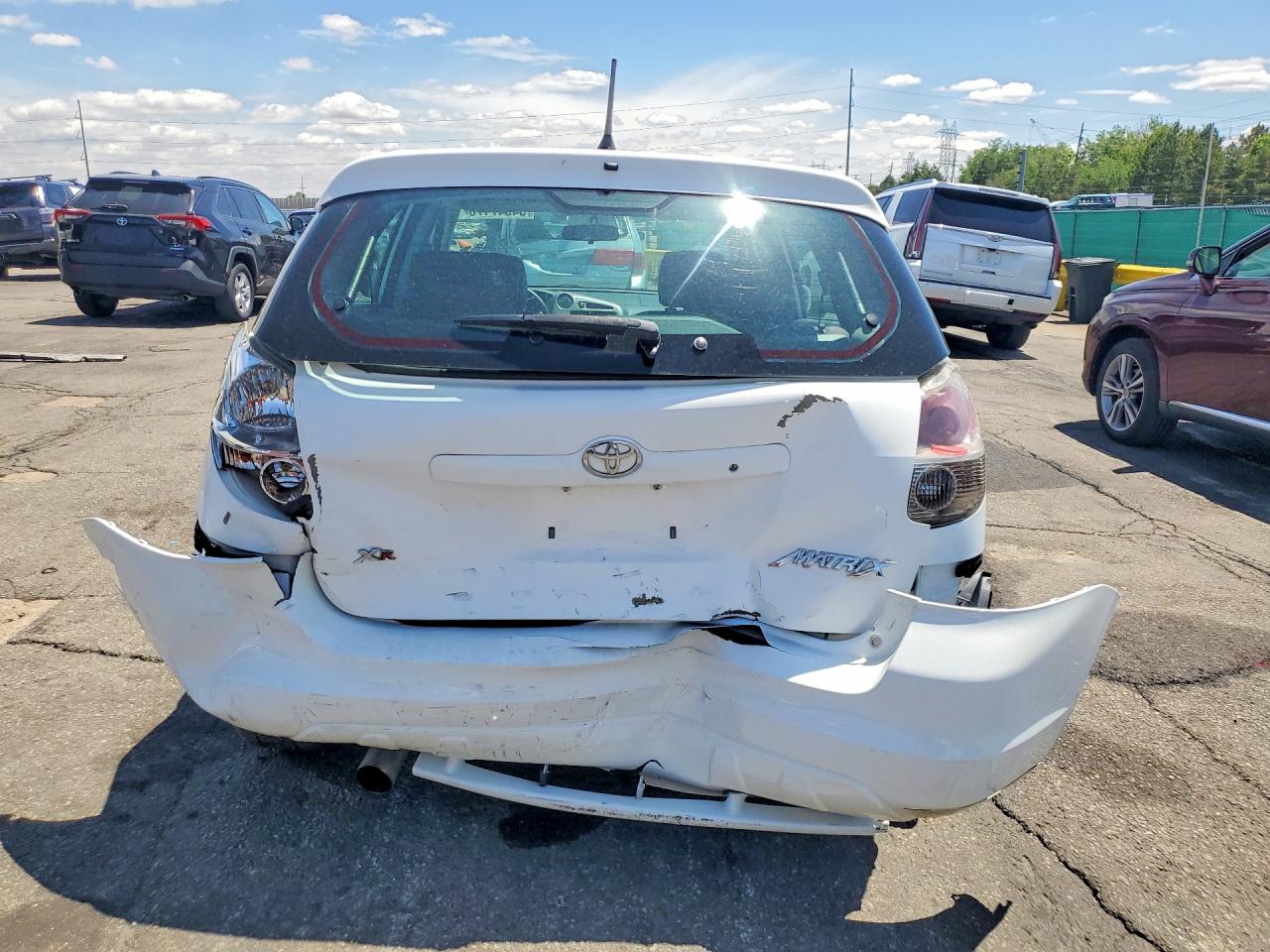 2005 Toyota Matrix Xr White vin: 2T1KR32E75C369931