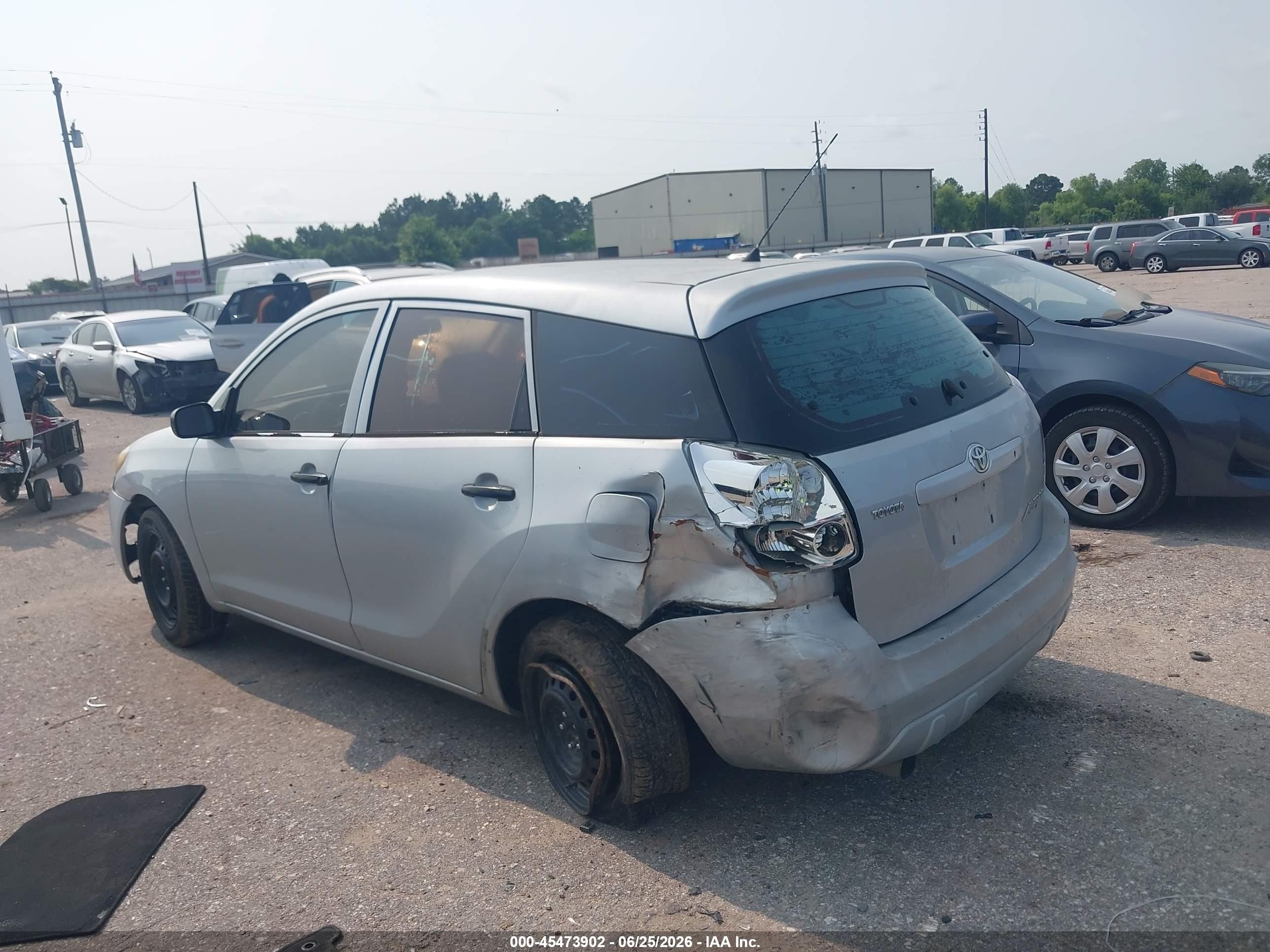 2005 Toyota Matrix   Silver vin: 2T1KR32E75C478339