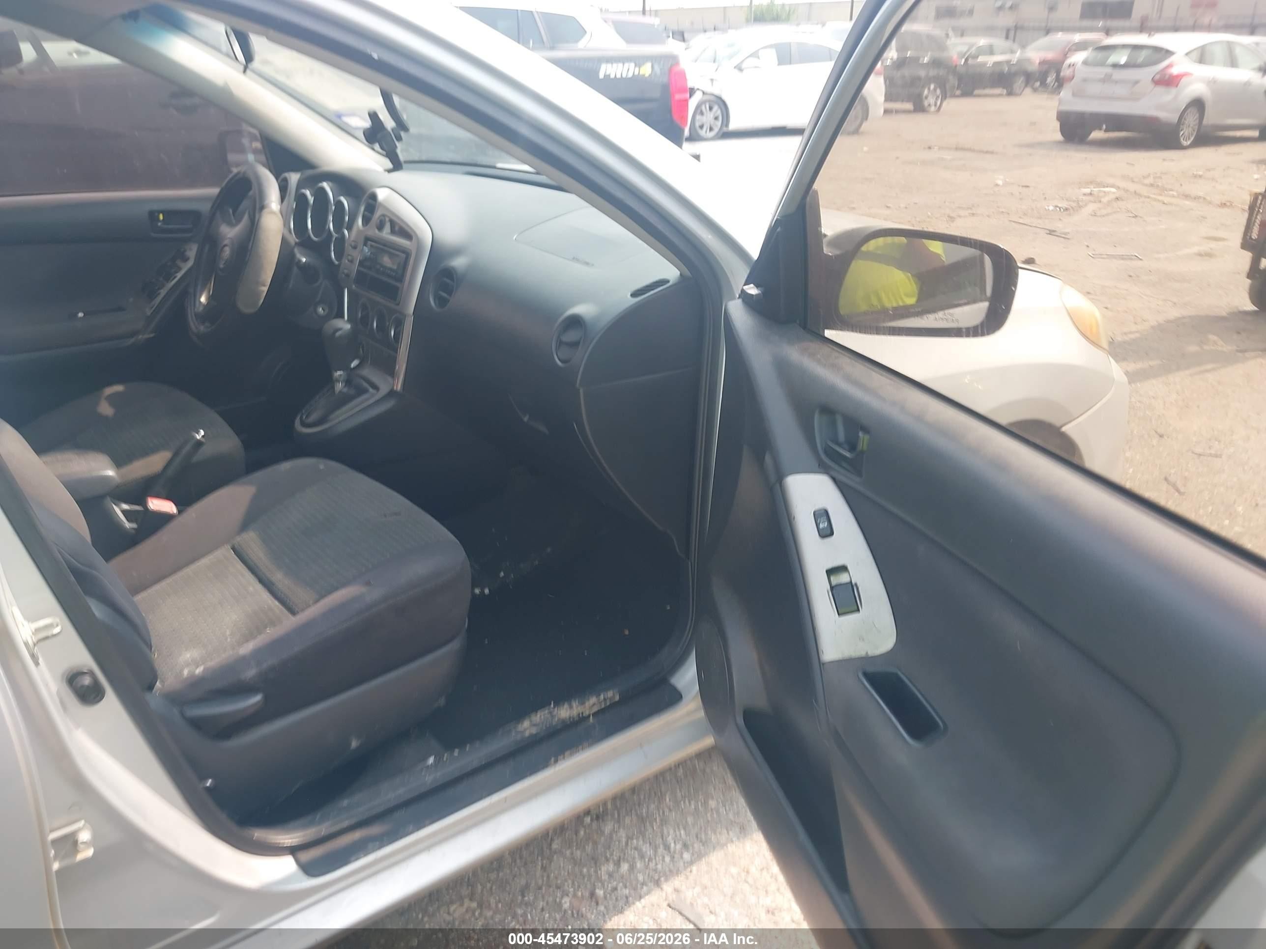 2005 Toyota Matrix   Silver vin: 2T1KR32E75C478339