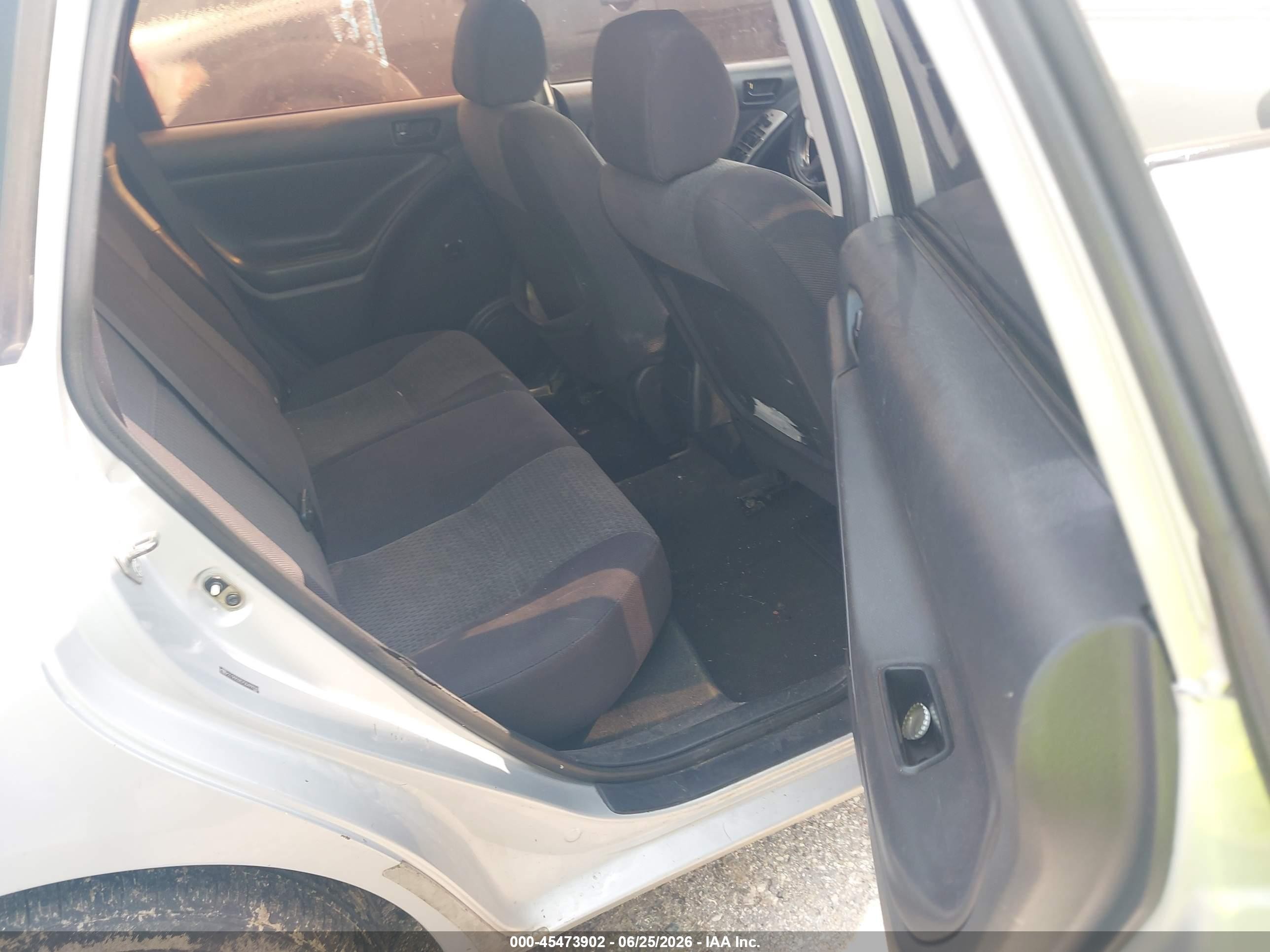 2005 Toyota Matrix   Silver vin: 2T1KR32E75C478339