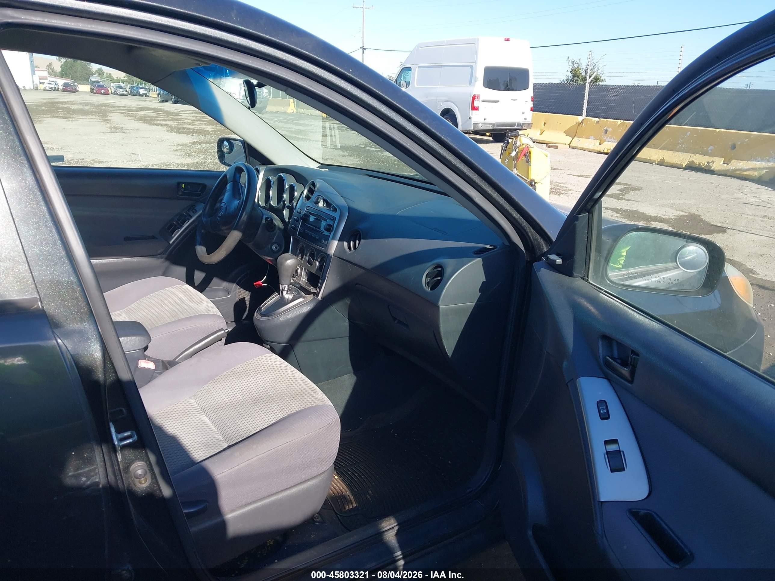 2005 Toyota Matrix   Black vin: 2T1KR32E75C505314