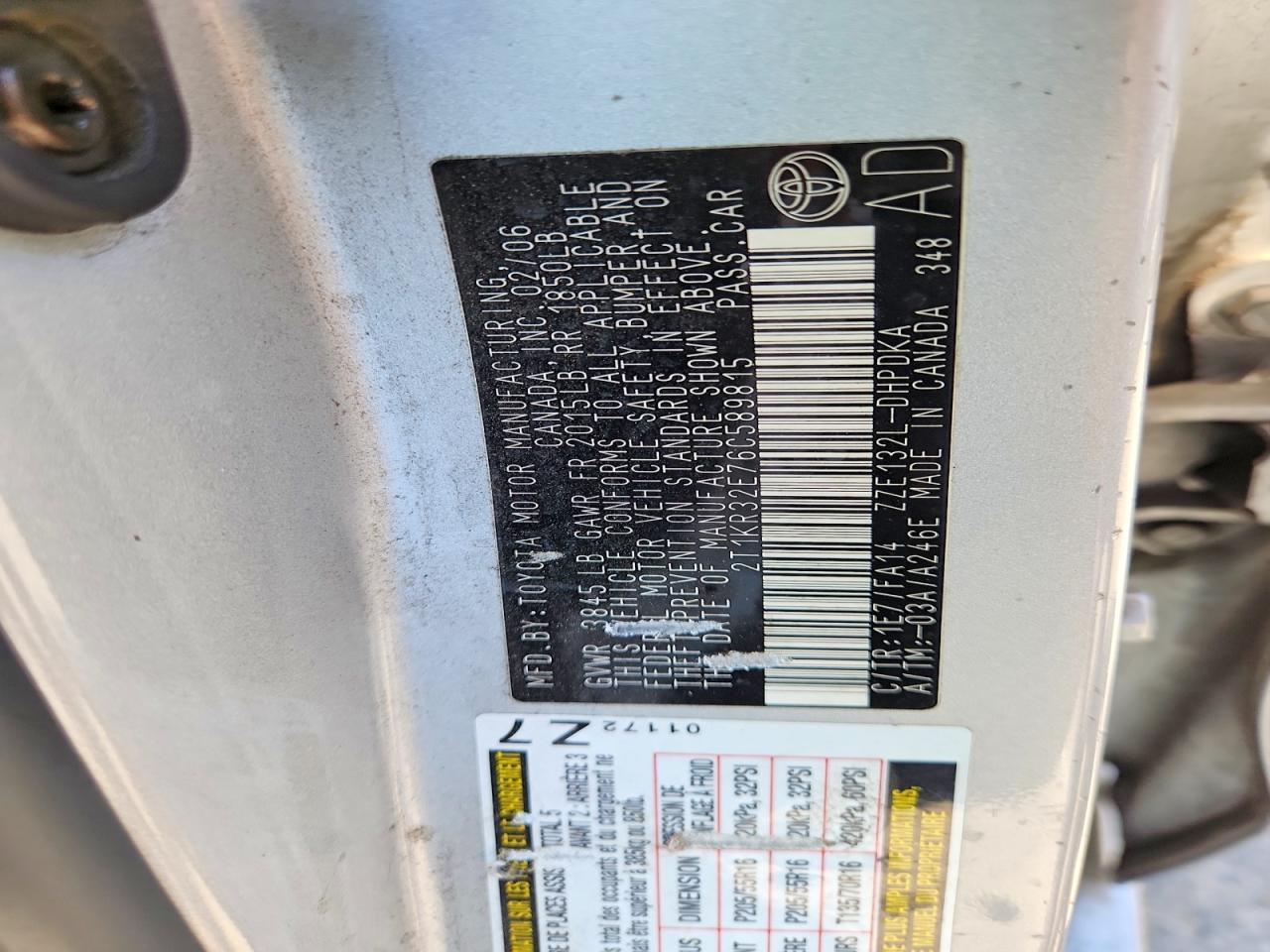 2006 Toyota Matrix Base Silver vin: 2T1KR32E76C589815
