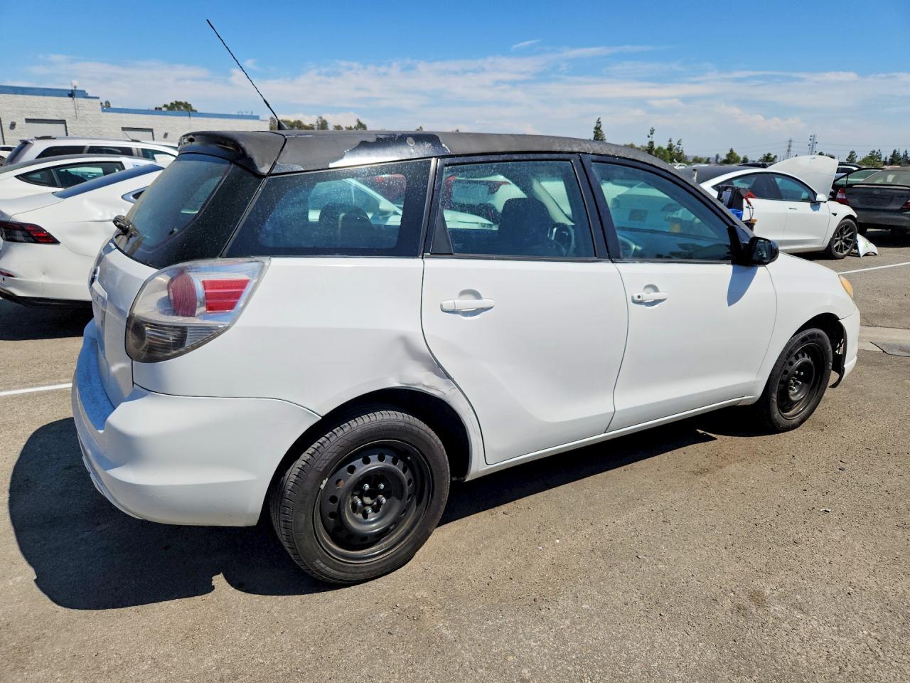 2006 Toyota Matrix Base White vin: 2T1KR32E76C609142