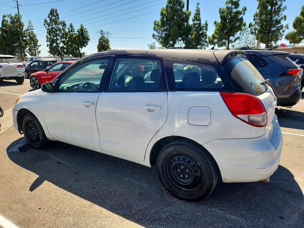 2006 Toyota Matrix Base White vin: 2T1KR32E76C609142