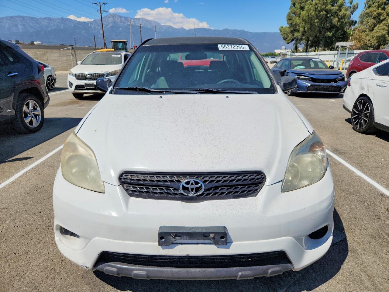 2006 Toyota Matrix Base White vin: 2T1KR32E76C609142